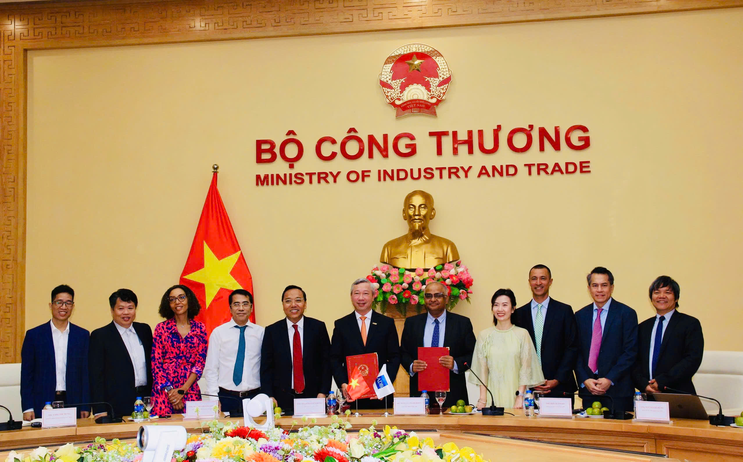 Bộ Công Thương và ADB hợp tác thúc đẩy năng lượng xanh
