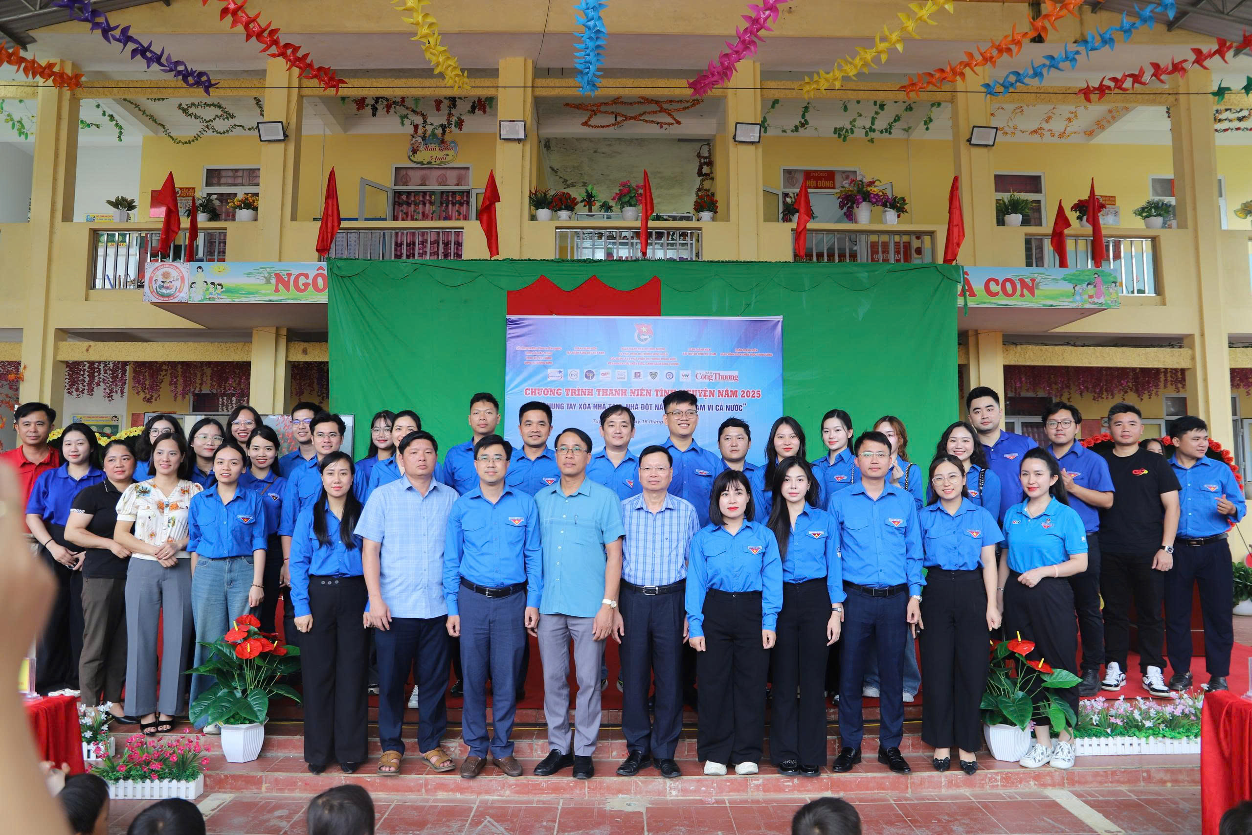 Thanh niên Công Thương chung tay xóa nhà tạm ở Tuyên Quang