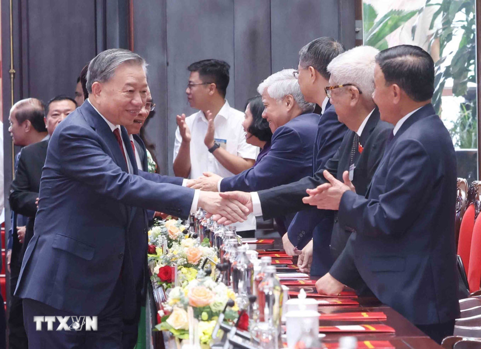 Tổng Bí thư gặp mặt các đồng chí nguyên lãnh đạo Đảng, Nhà nước