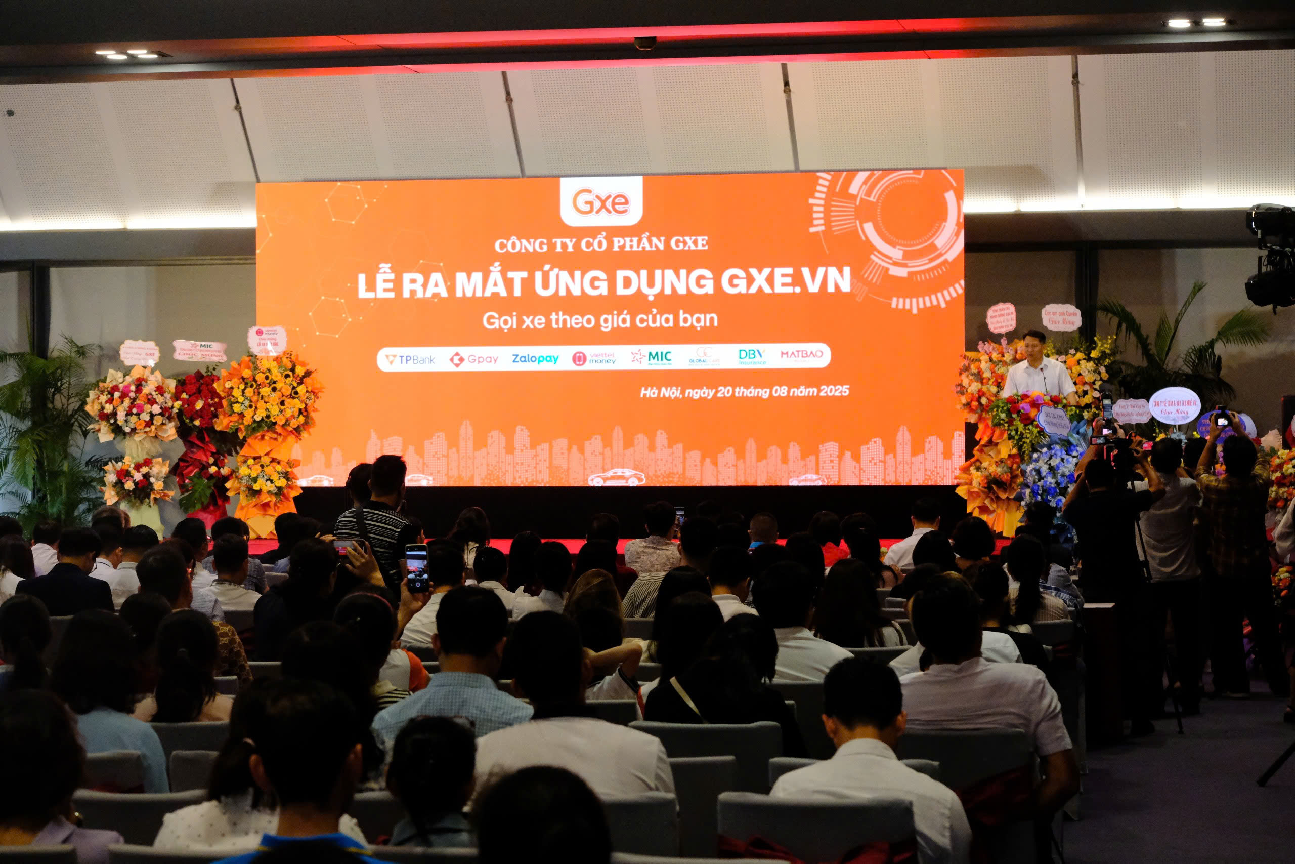 Thị trường gọi xe 'tỷ USD' tại Việt Nam thêm sôi động với ứng dụng mới
