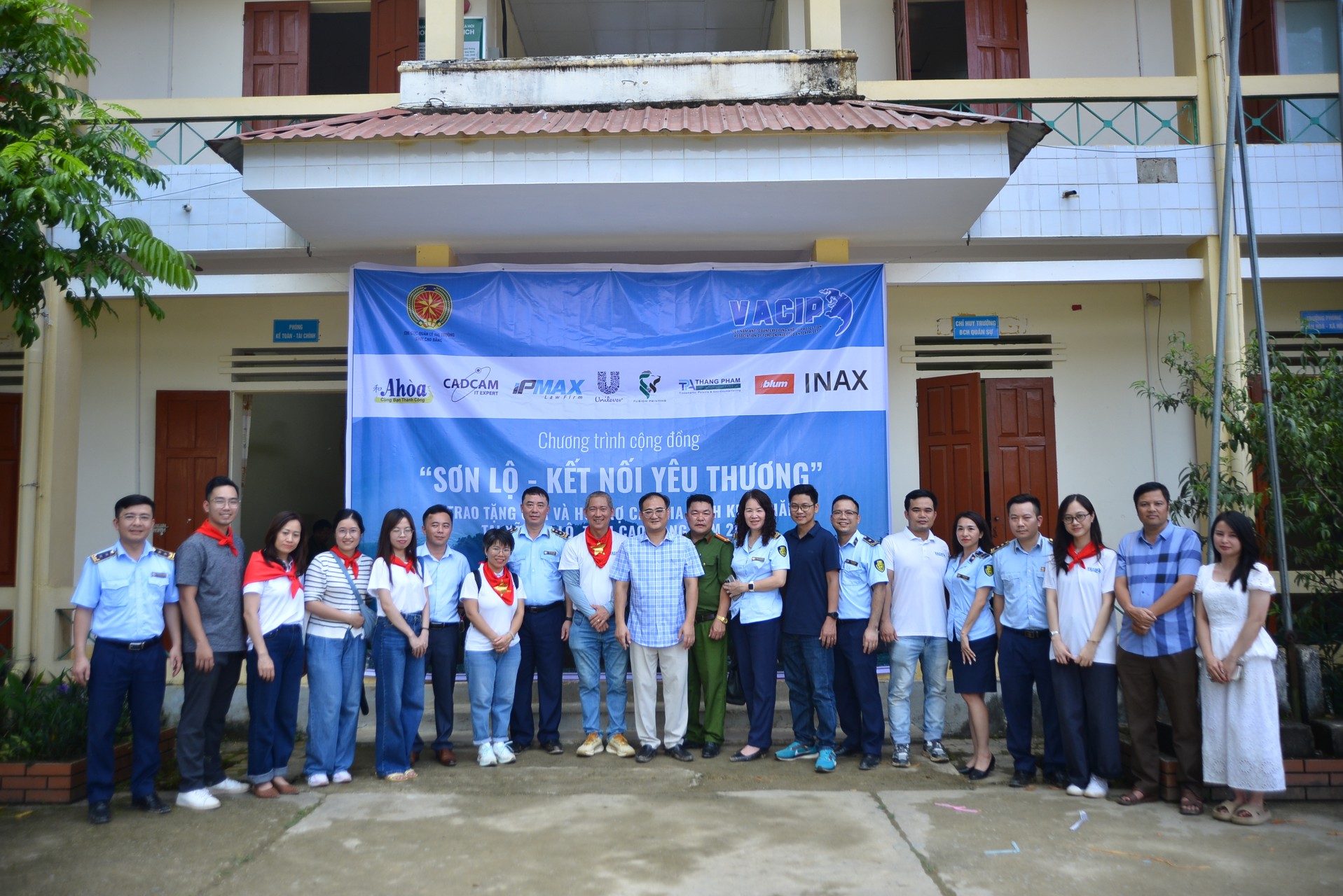 Bàn giao 2 căn nhà hỗ trợ người dân tại xã Sơn Lộ, tỉnh Cao Bằng