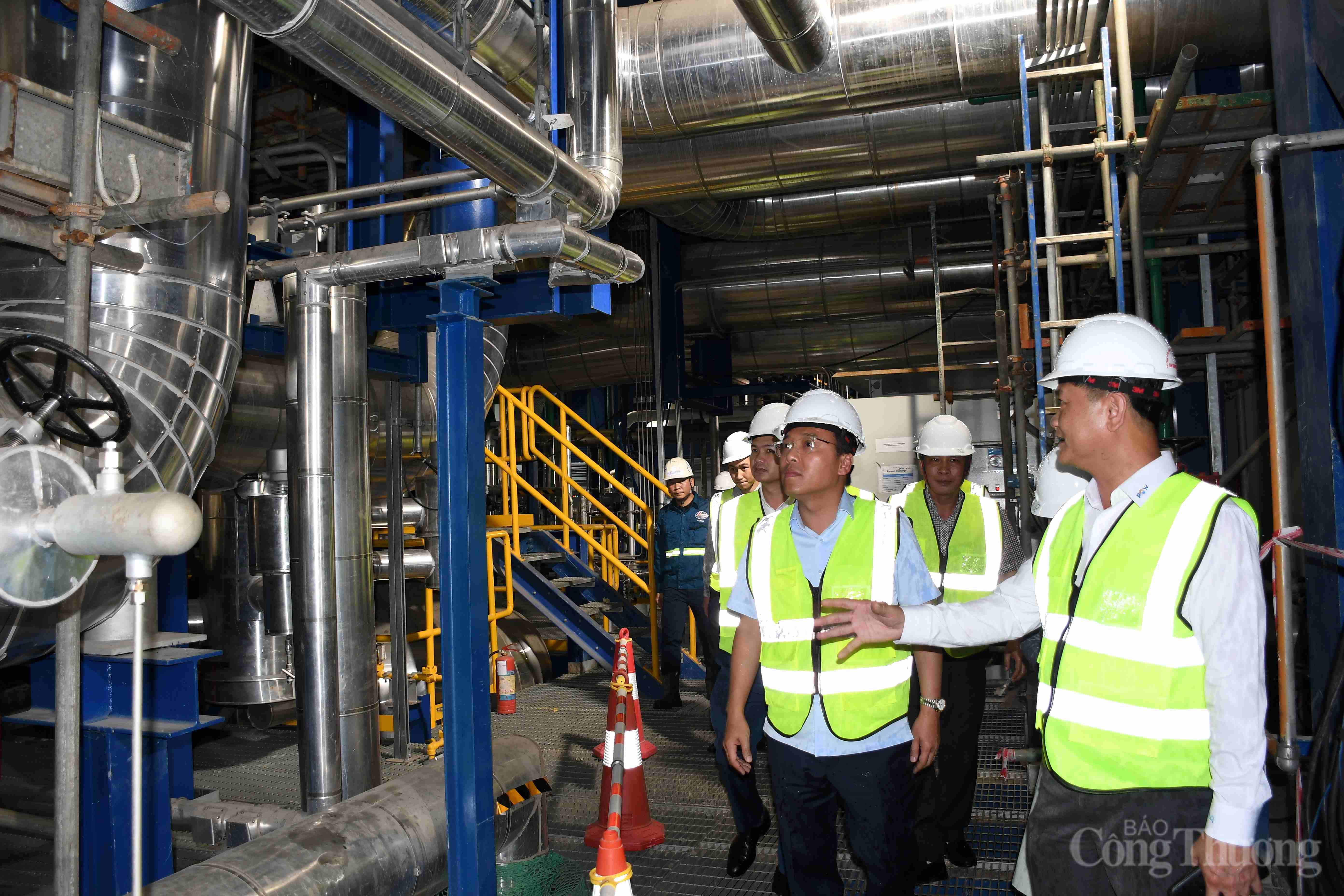 Chùm ảnh: Thứ trưởng Nguyễn Hoàng Long kiểm tra Nhà máy LNG Nhơn Trạch 3,4