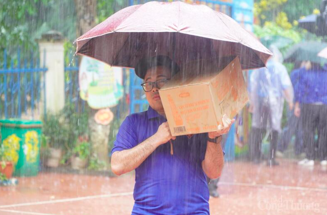 Minh chứng 'tình nguyện' là trường học lớn của trái tim