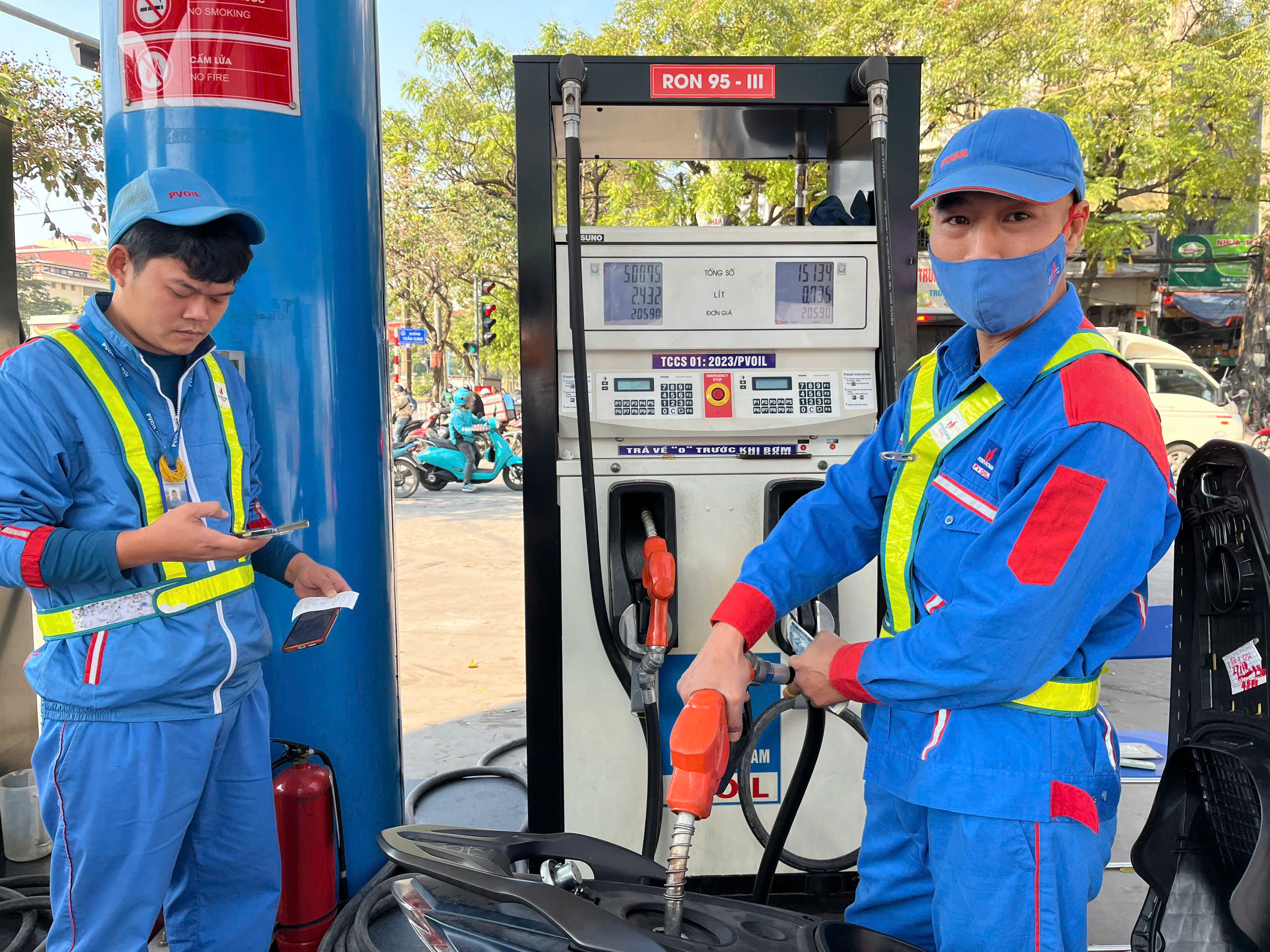 Giá xăng dầu hôm nay 23/08/2025: Nhích tăng