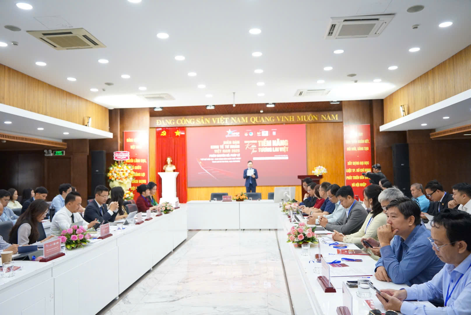 Gỡ nút thắt thể chế, mở đường cho kinh tế tư nhân bứt phá