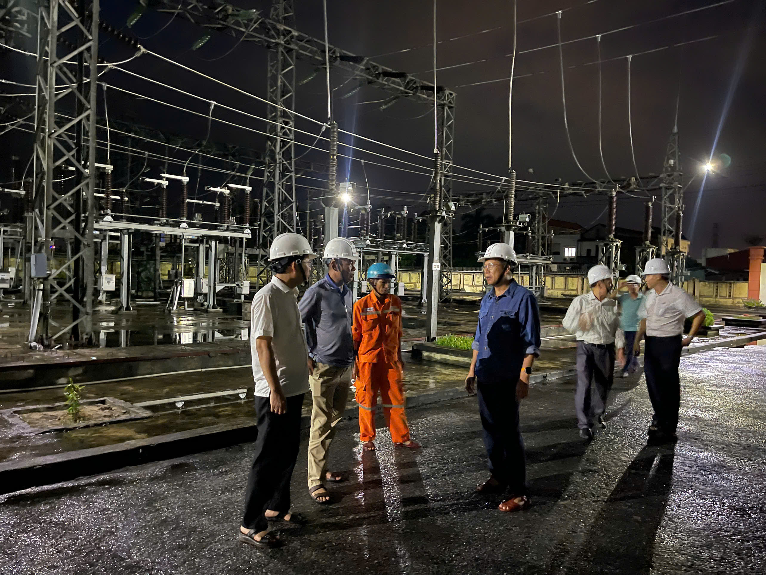 Lãnh đạo EVNCPC kiểm tra công tác ứng phó bão tại Huế và Quảng Trị