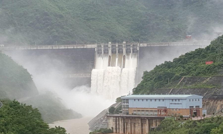 Thủ tướng yêu cầu bảo đảm an toàn hồ đập thủy điện sau bão