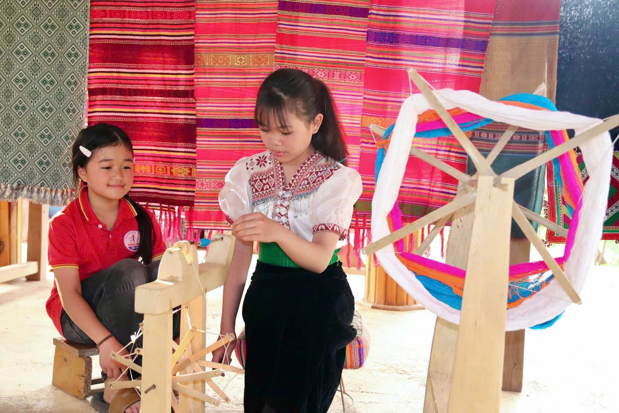 Thổ cẩm Mộc Châu: Giữ hồn văn hóa, tạo nguồn sinh kế cho cộng đồng