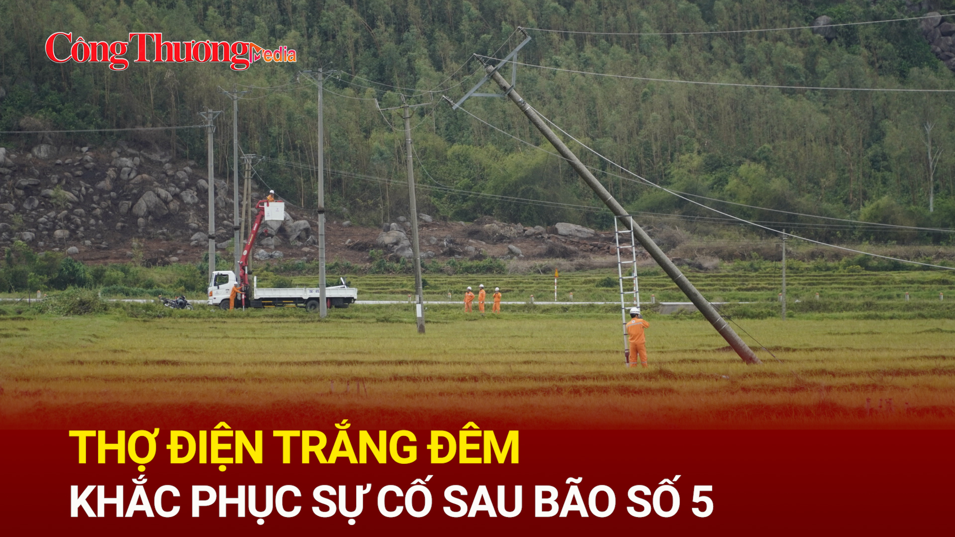 Thợ điện trắng đêm khắc phục sự cố sau bão số 5