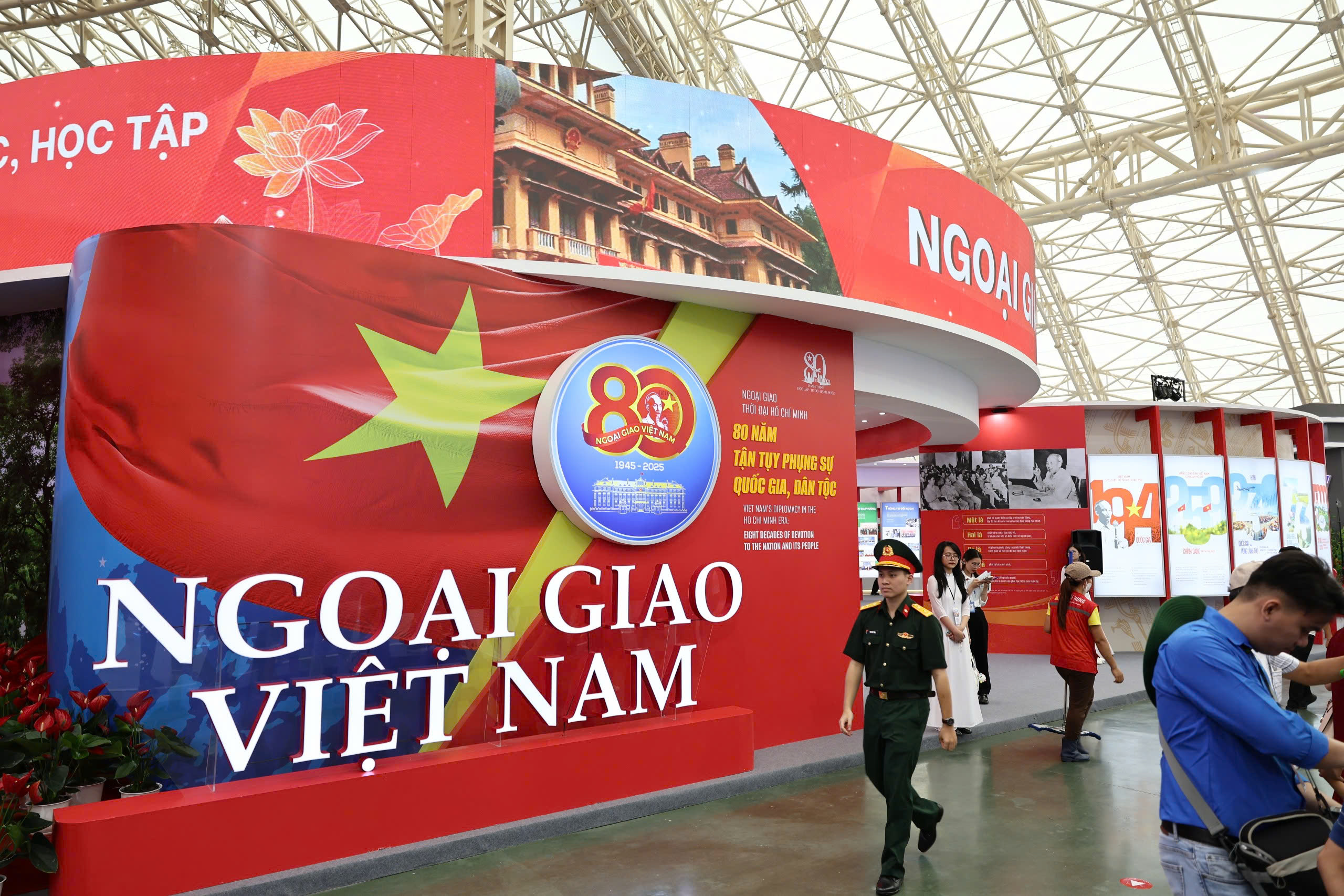 Ngoại giao thời đại Hồ Chí Minh: 80 năm tận tụy phụng sự quốc gia, dân tộc