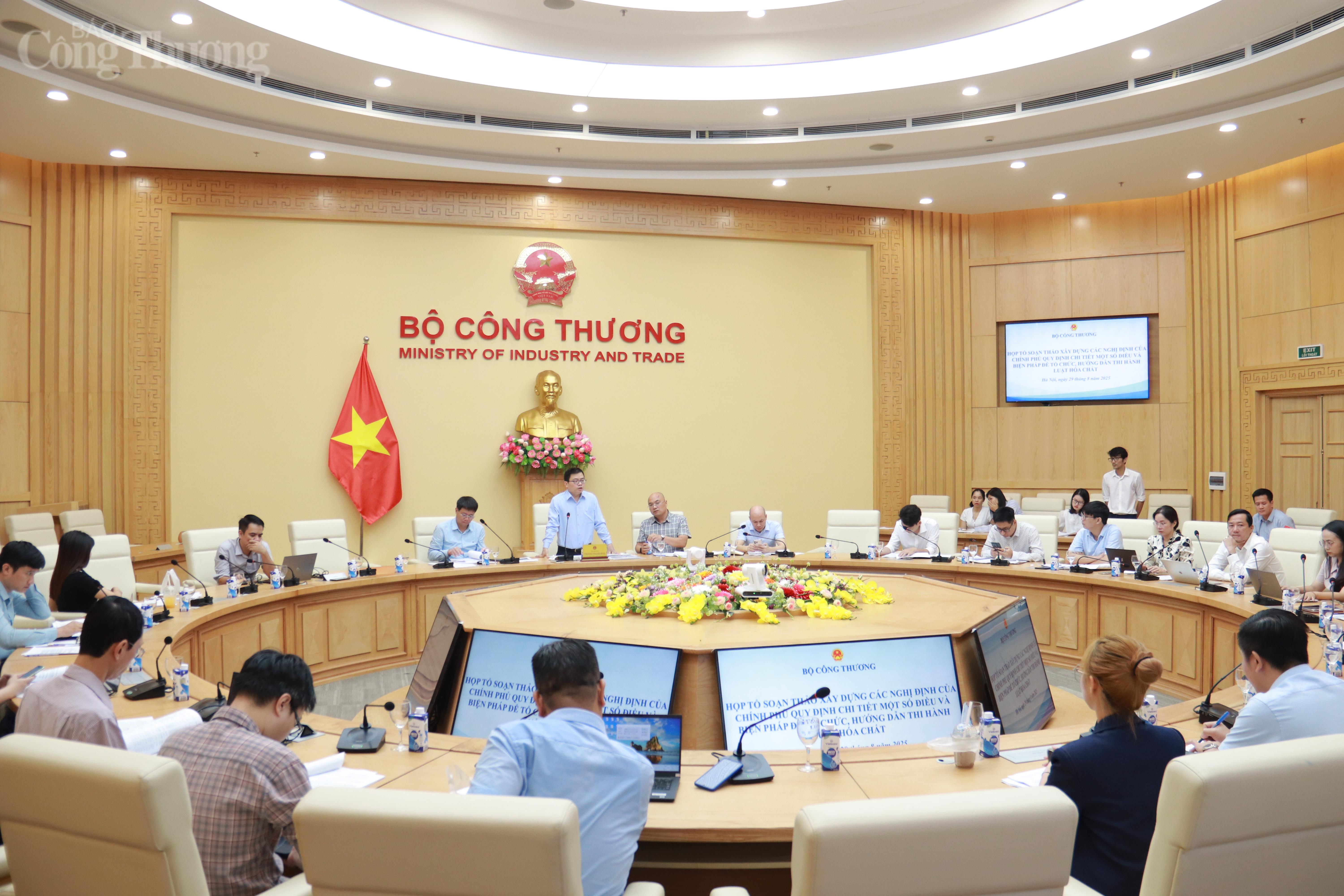 Chùm ảnh: Bộ Công Thương họp tổ soạn thảo xây dựng Nghị định thi hành Luật Hóa chất