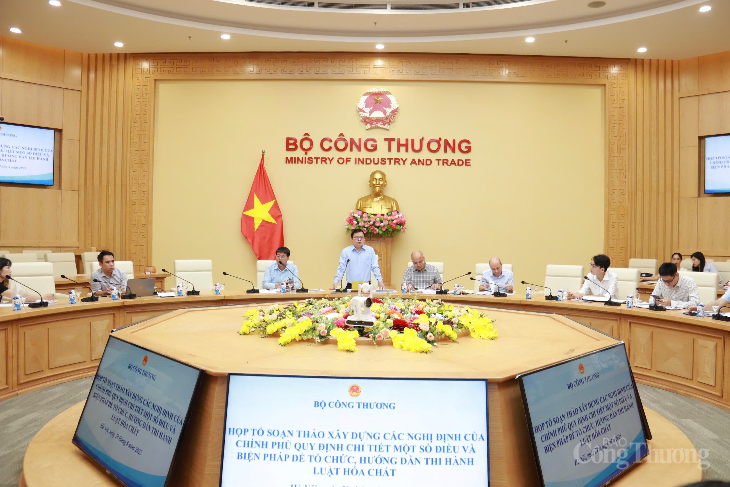 Lấy ý kiến hoàn thiện Nghị định để thực thi Luật Hoá chất