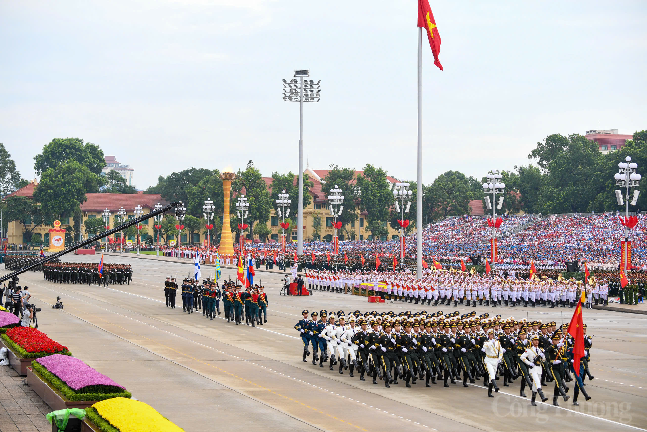 A80: Quân nhân quốc tế hòa mình cùng Việt Nam trong ngày hội lớn