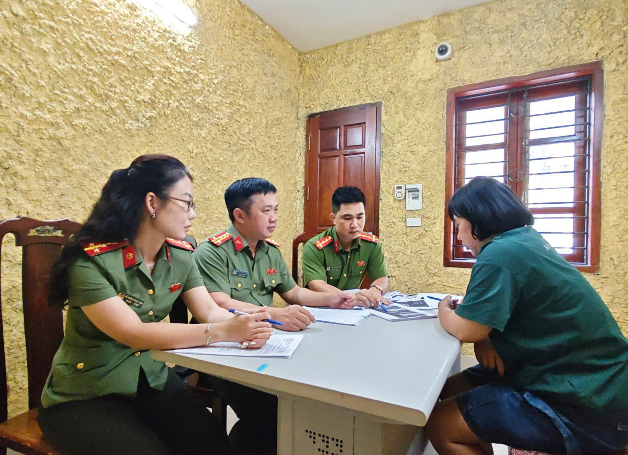 Tạm giữ hình sự đối tượng lừa đảo bán vé xem diễu binh lễ kỷ niệm A80