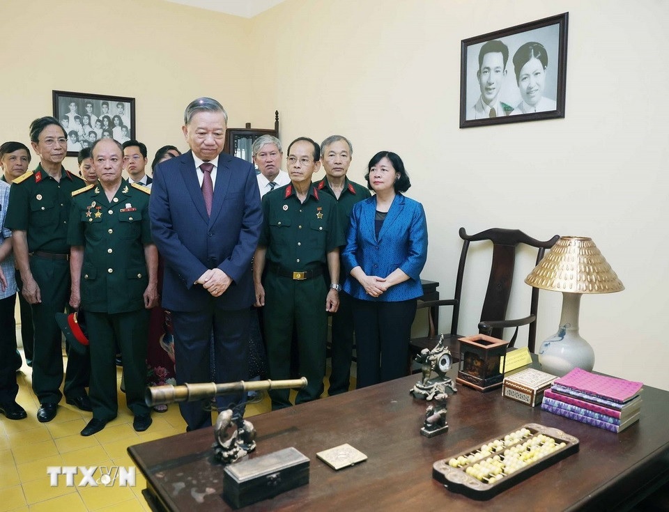 Tổng Bí thư dâng hương và thăm nơi Chủ tịch Hồ Chí Minh soạn Tuyên ngôn Độc lập