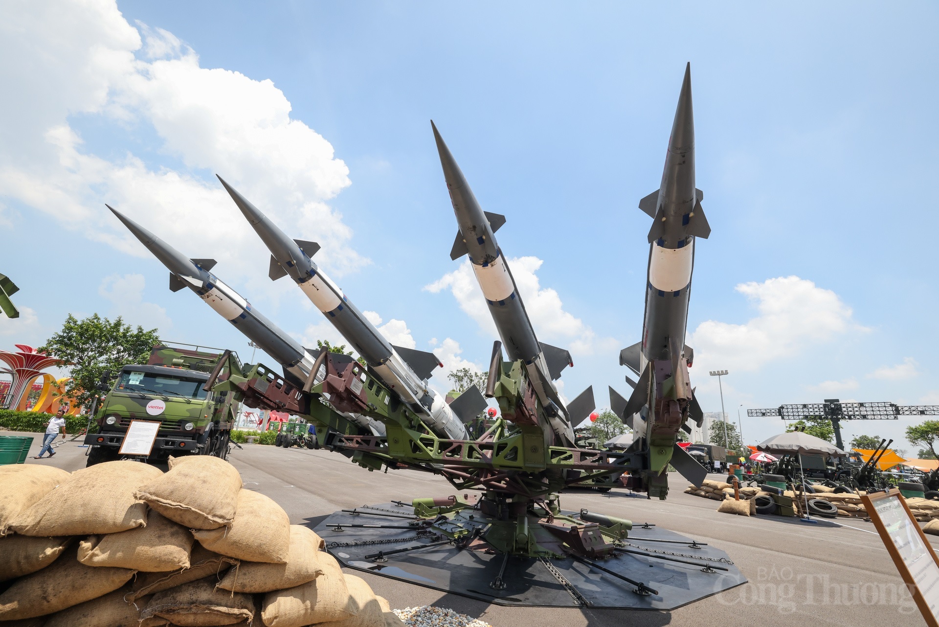 Bệ phóng 5P73-VT: ‘Thanh bảo kiếm’ bảo vệ bầu trời Việt Nam