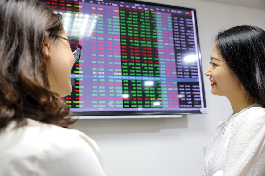 Khối ngoại bán ròng 42.000 tỷ đồng trên sàn chứng khoán Việt tháng 8