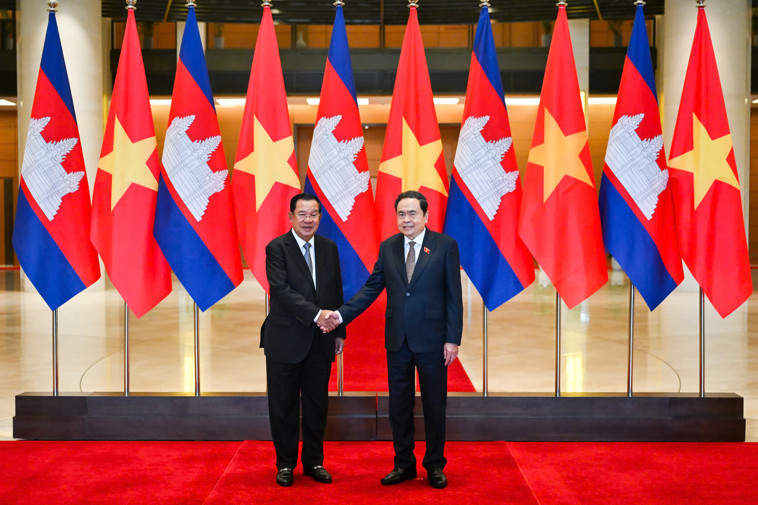 Chủ tịch Quốc hội tiếp Chủ tịch Thượng viện Vương quốc Campuchia Hun Sen