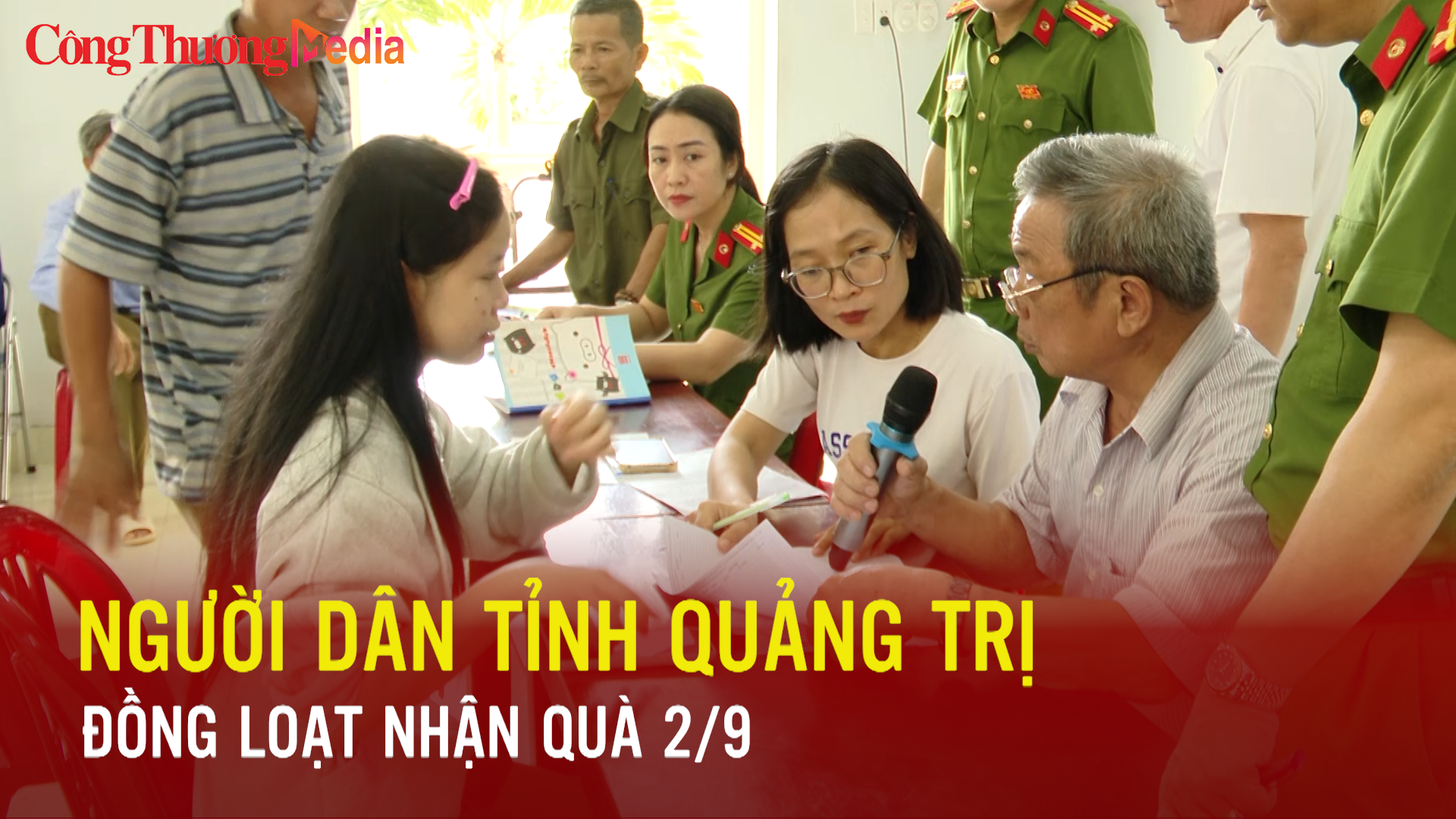 Người dân Quảng Trị đồng loạt nhận quà 2/9