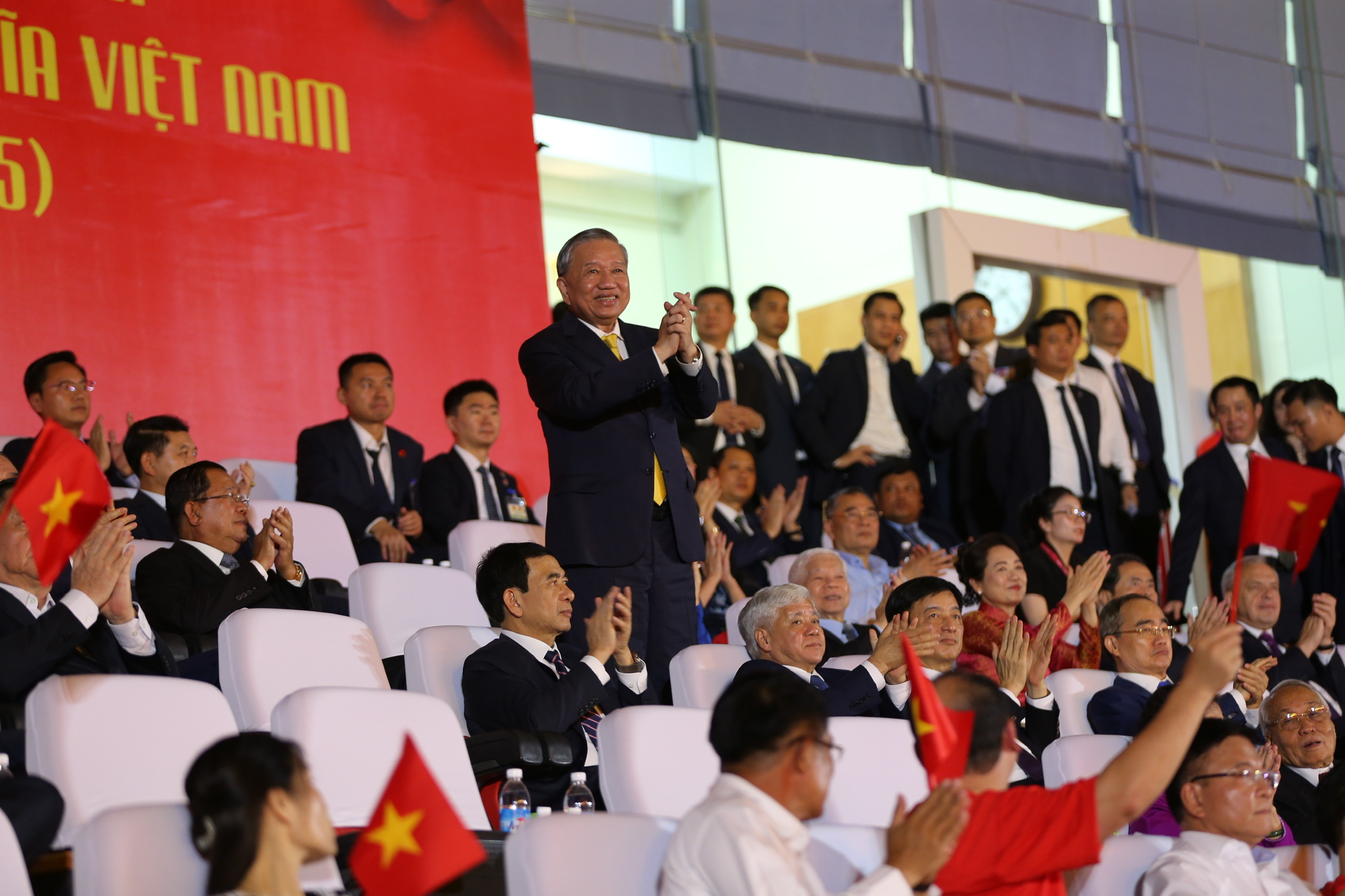 Tổ quốc tôi, chưa đẹp thế bao giờ!