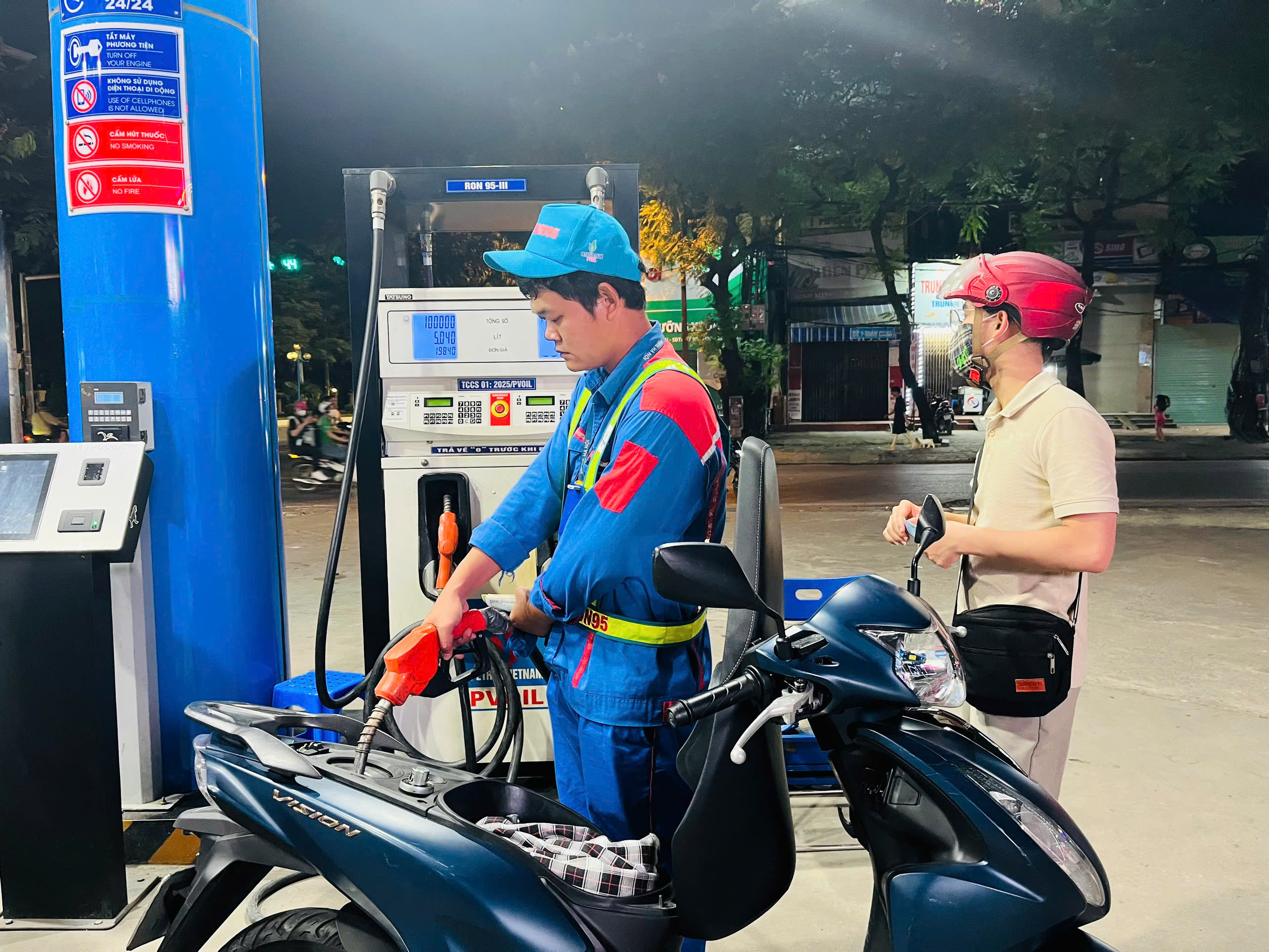 Giá xăng dầu hôm nay 02/09/2025: Bật sắc xanh đầu tuần