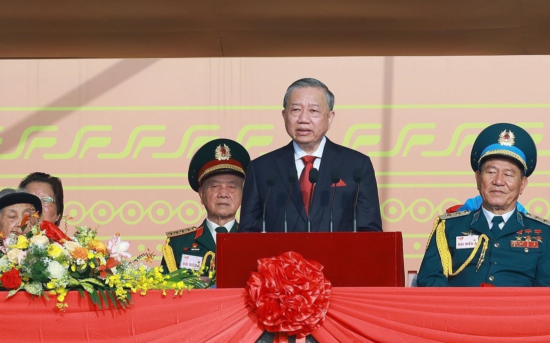 Hai vị tướng anh hùng cạnh Tổng Bí thư Tô Lâm khi đọc diễn văn