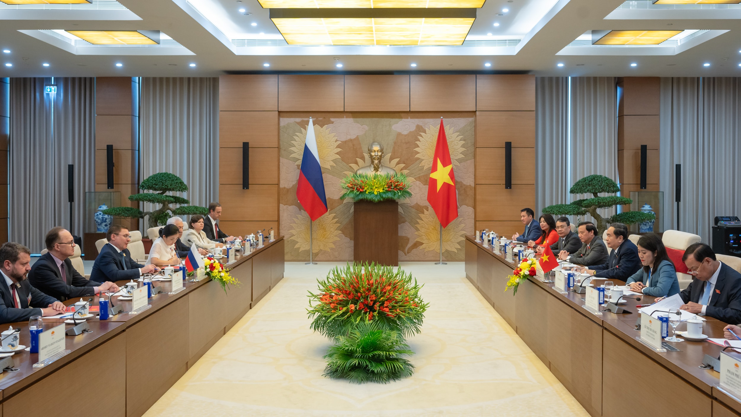 Chủ tịch Quốc hội Trần Thanh Mẫn tiếp Bí thư Đại hội đồng Đảng Chính trị nước Nga thống nhất