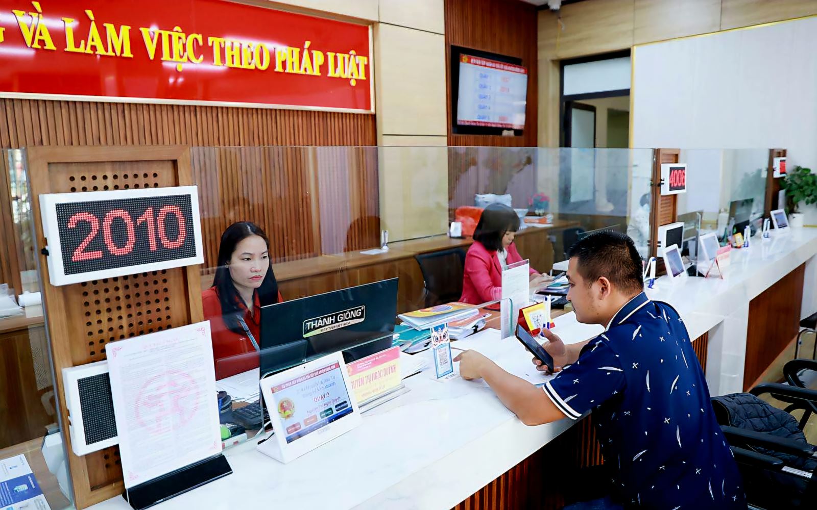 Giải quyết thủ tục hành chính đất đai: Vẫn còn 'nửa cơm, nửa điện'