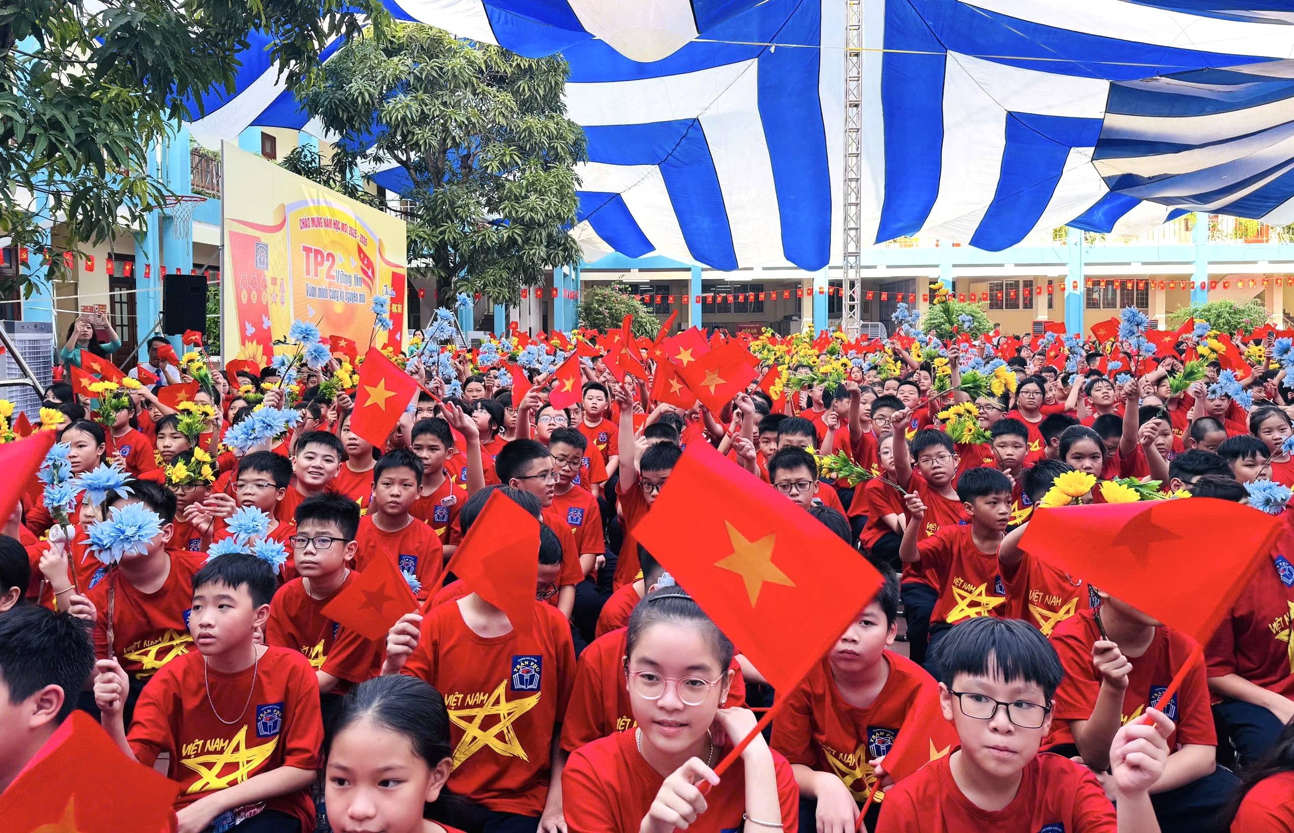 Hải Phòng: Hơn 1 triệu học sinh tưng bừng đón chào năm học mới