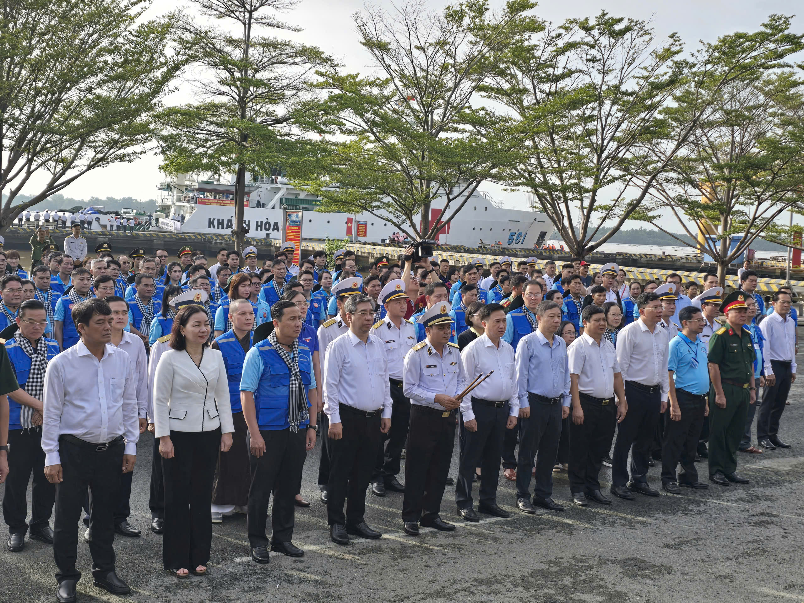 Mang hơi ấm đất liền đến biển đảo Tây Nam và nhà giàn DK1