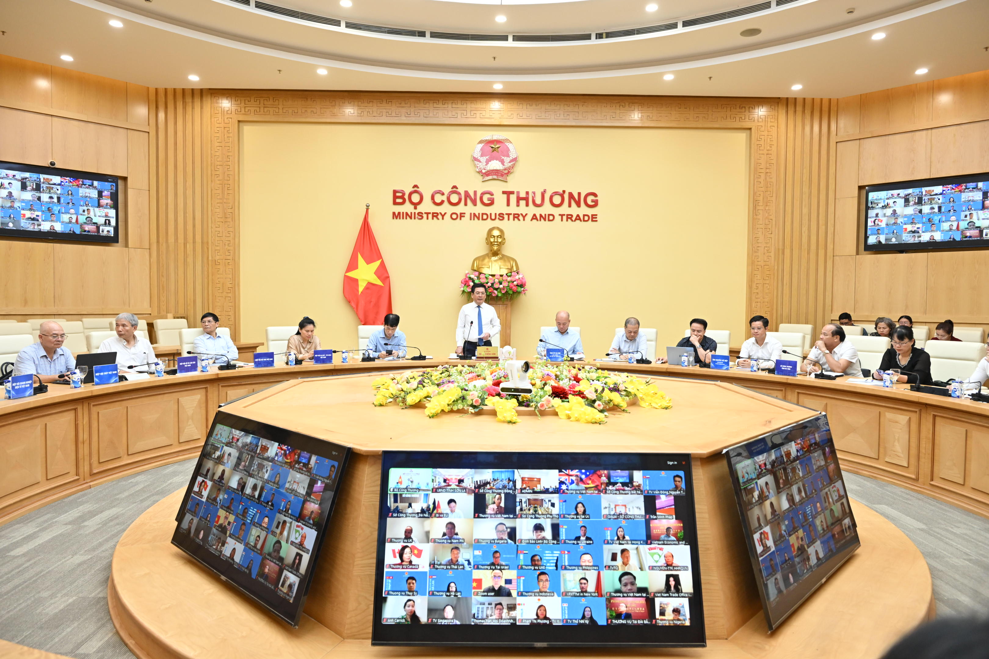 Giao ban xúc tiến thương mại tháng 8: Động lực mới từ xuất nhập khẩu