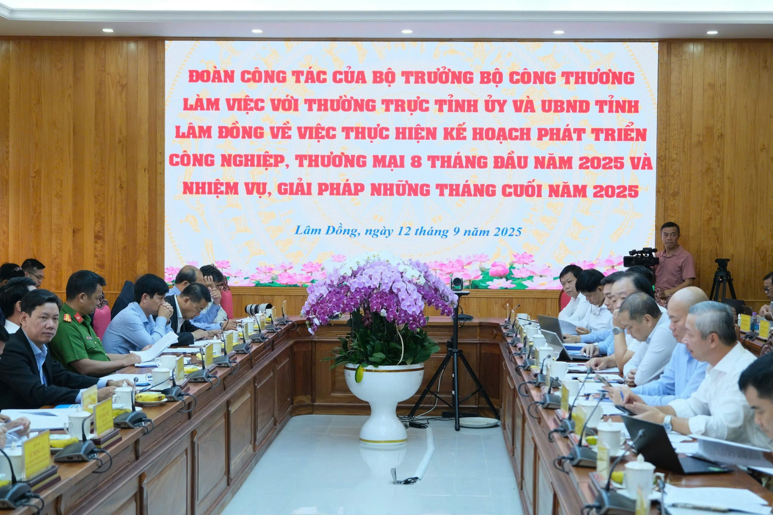 Bộ trưởng Nguyễn Hồng Diên làm việc với tỉnh Lâm Đồng về phát triển công nghiệp, thương mại