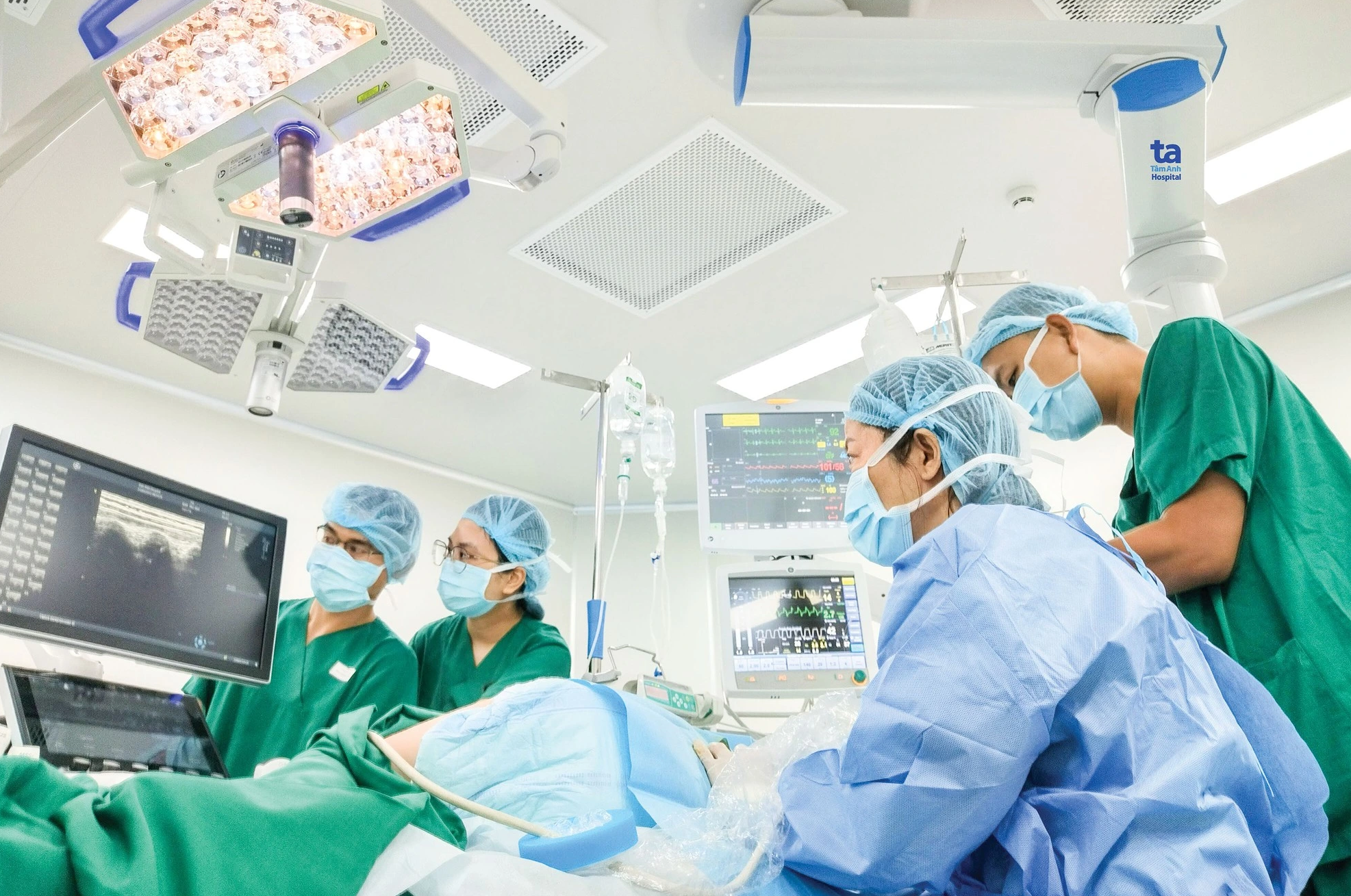 Nghị quyết 72-NQ/TW: Đột phá chiến lược y tế, củng cố niềm tin nhân dân