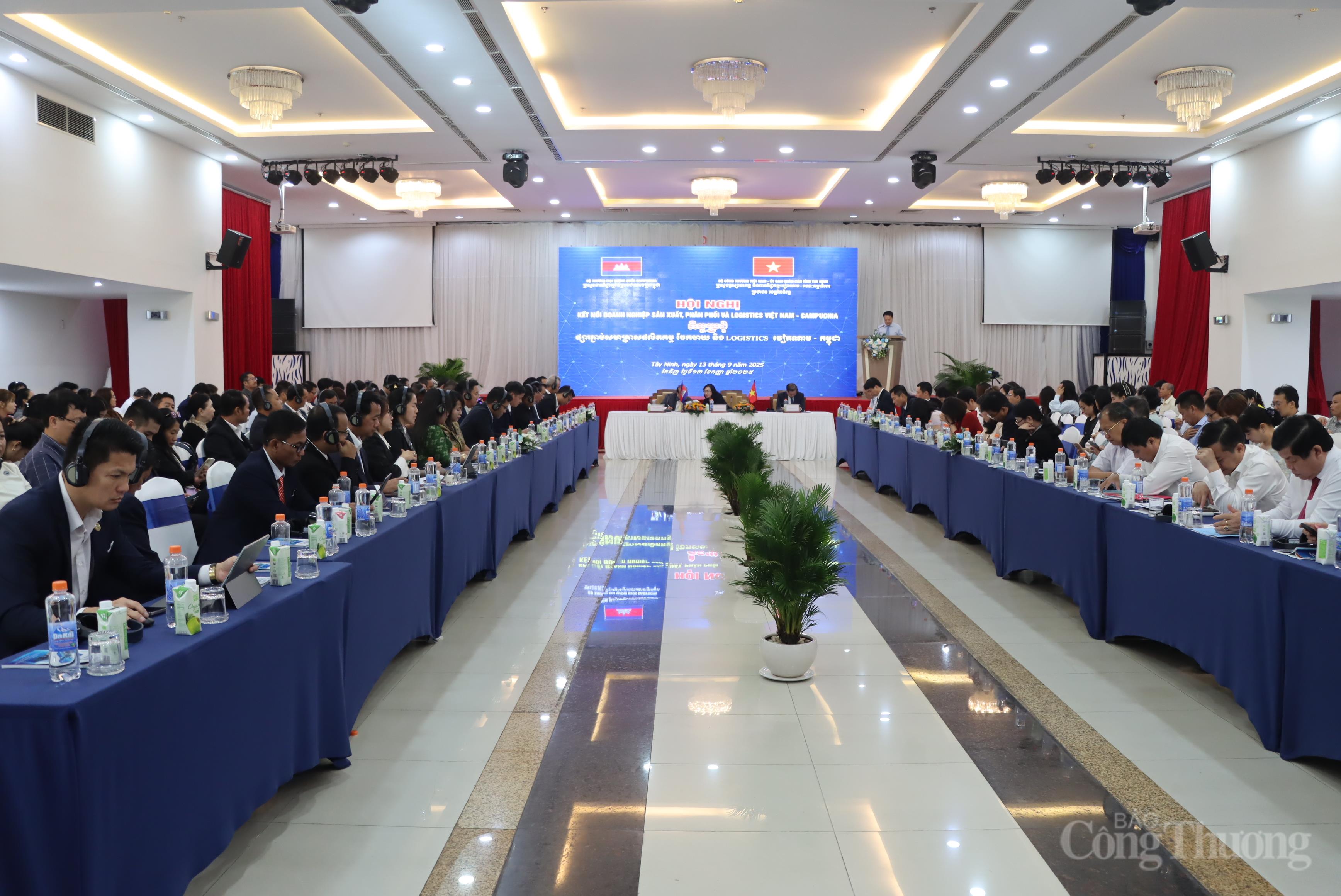 Nhiều đề xuất thúc đẩy thương mại biên giới Việt Nam - Campuchia