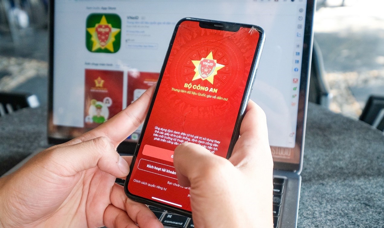 Thủ tướng: Không yêu cầu công dân xuất trình giấy tờ đã tích hợp trên VNeiD