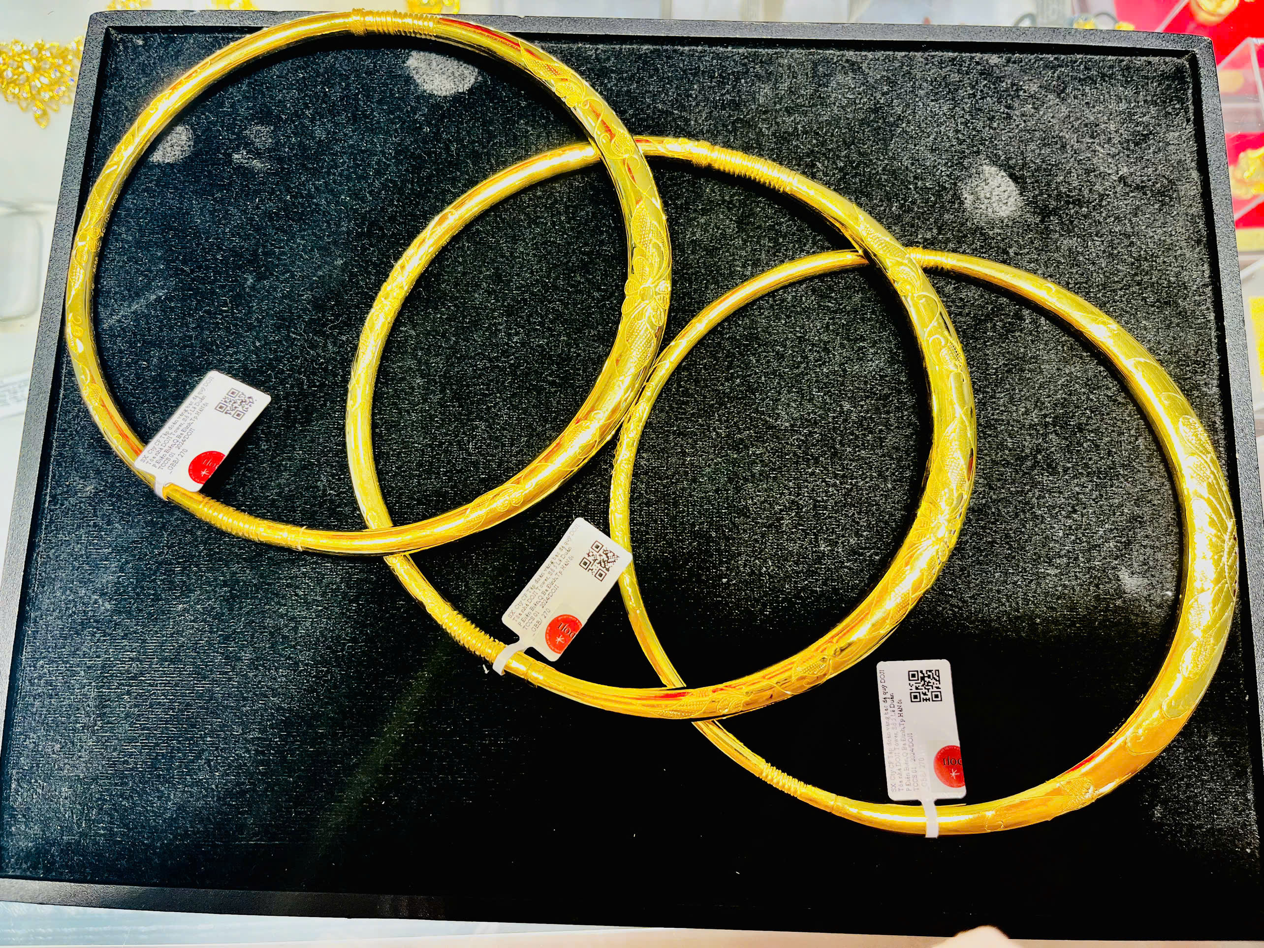 Giá vàng hôm nay 16/09/2025: Neo cao