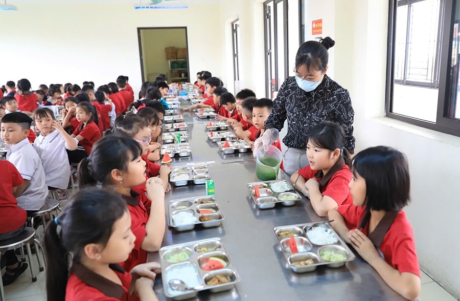 Hà Nội yêu cầu kiểm soát chất lượng, an toàn bữa ăn bán trú học đường