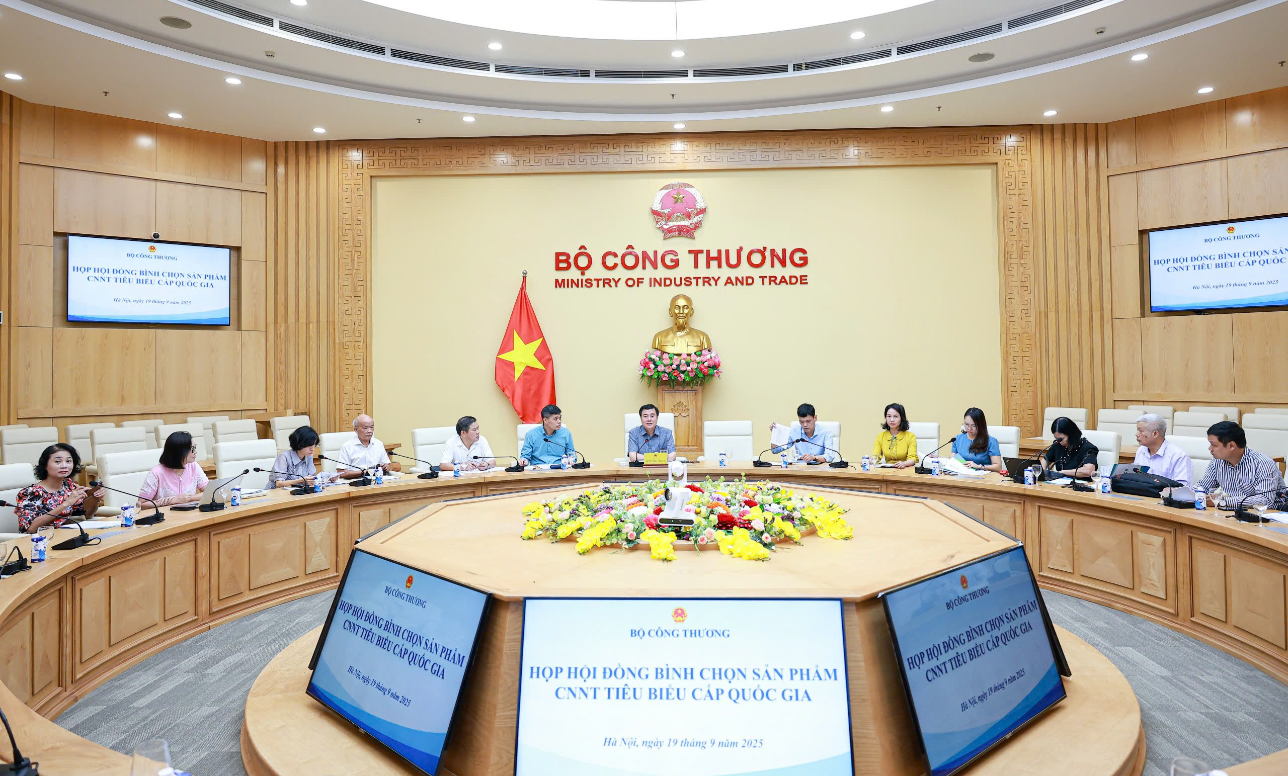 Họp Hội đồng bình chọn sản phẩm công nghiệp nông thôn tiêu biểu 
