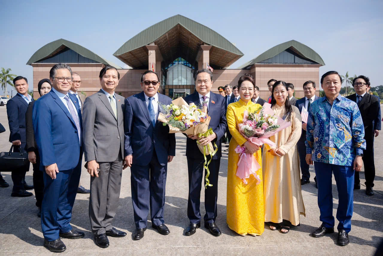 Chủ tịch Quốc hội kết thúc tốt đẹp chuyến công tác tại Malaysia