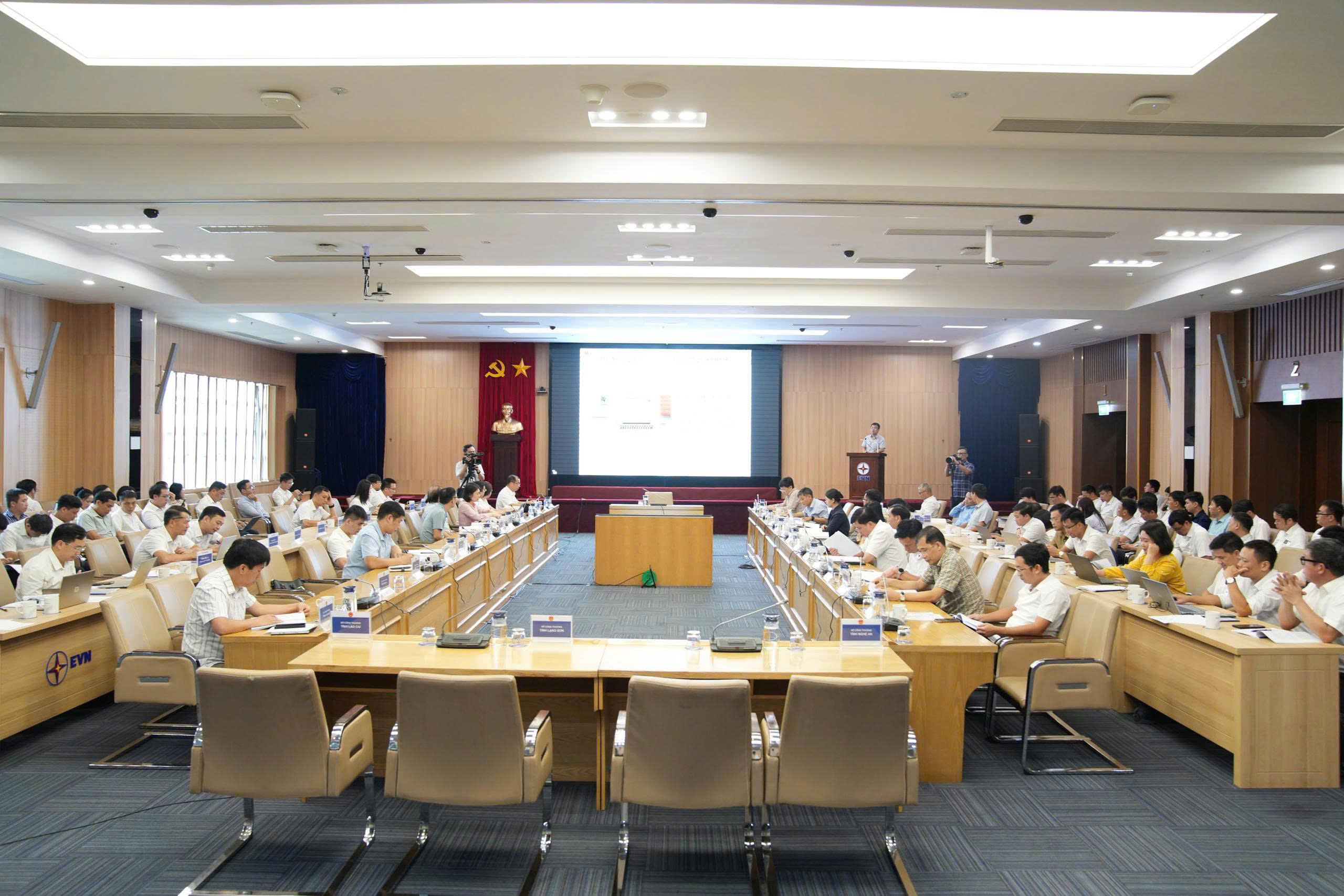 Nâng cao trách nhiệm và chế tài trong sử dụng năng lượng hiệu quả