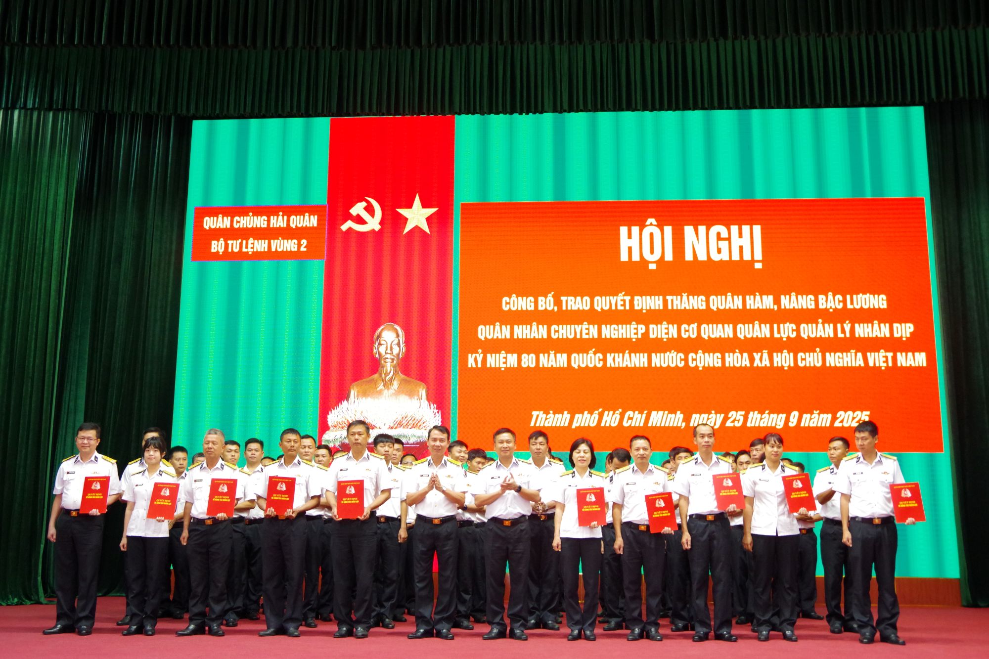 Thăng quân hàm cho gần 600 quân nhân hải quân chuyên nghiệp