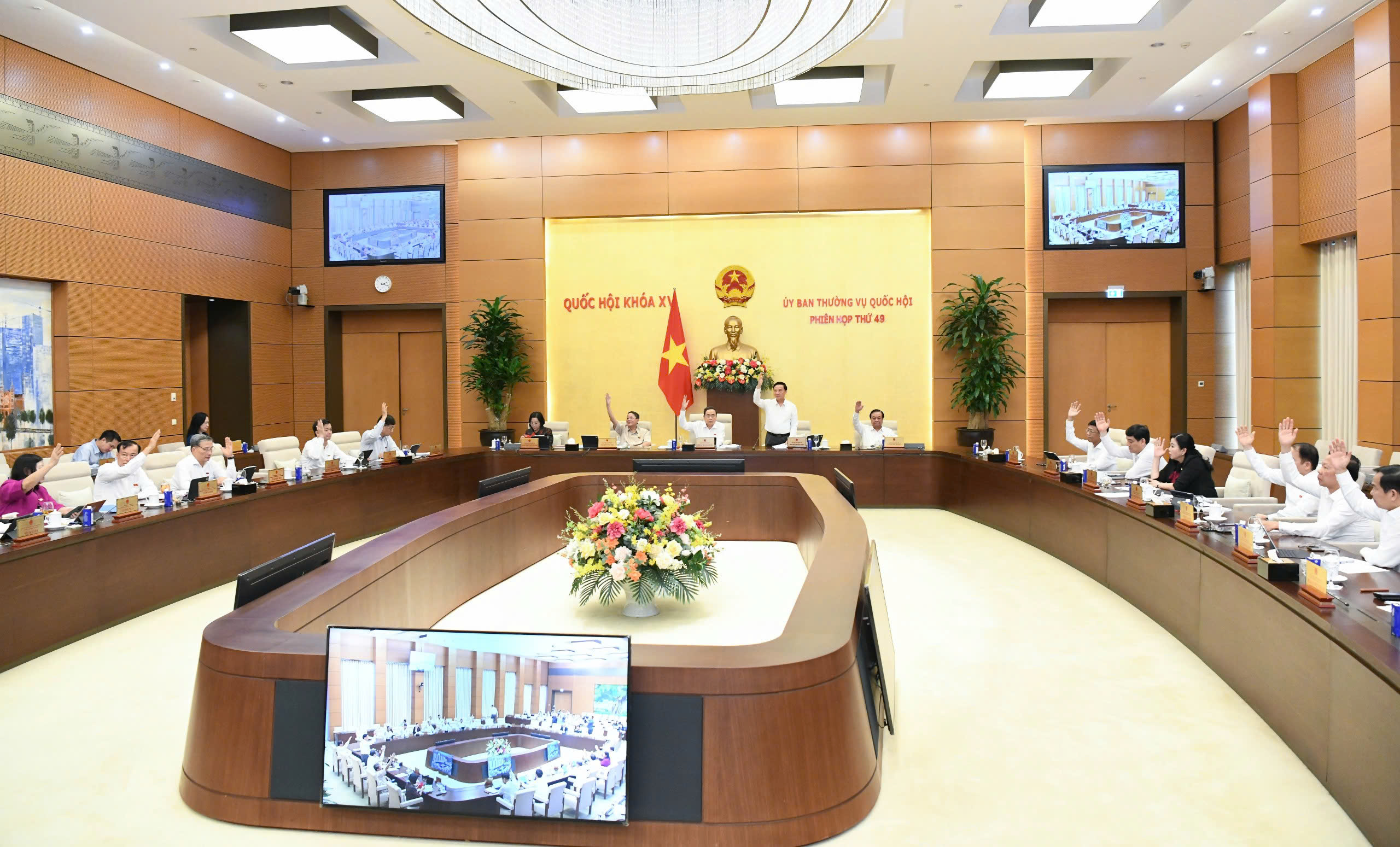 Đồng ý thông qua quy chế tổ chức và hoạt động của Đoàn Hội thẩm