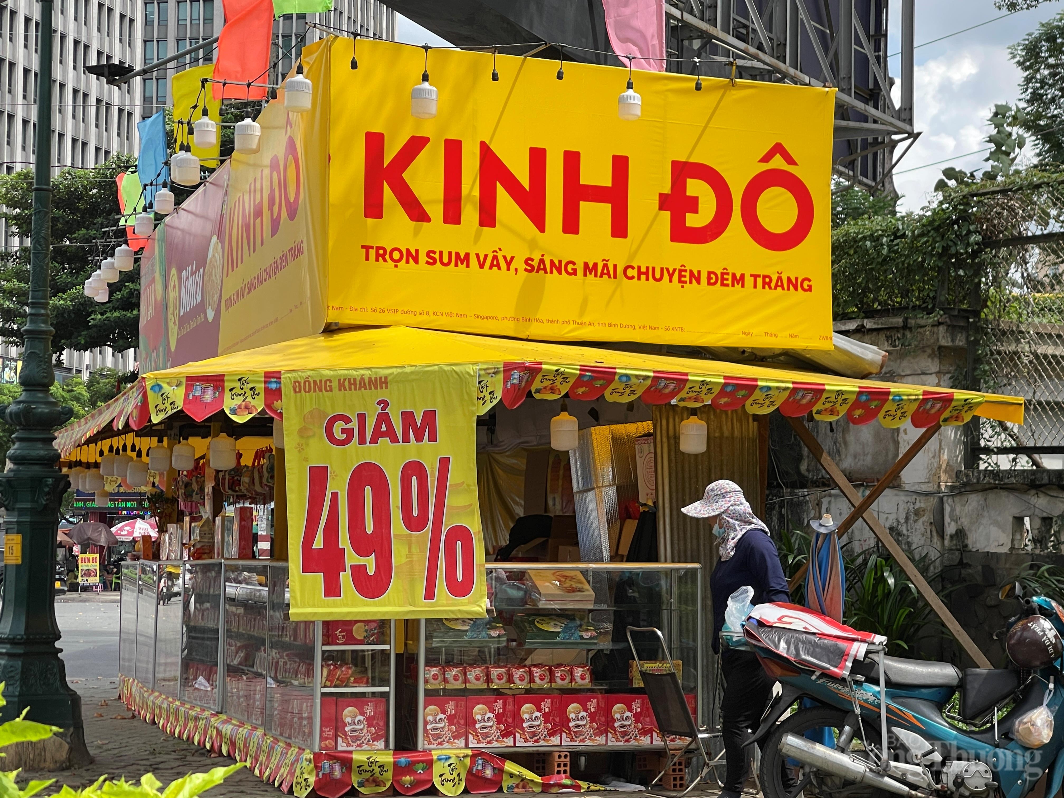 TP. Hồ Chí Minh: Bánh trung thu hạ giá sốc, kích cầu mạnh