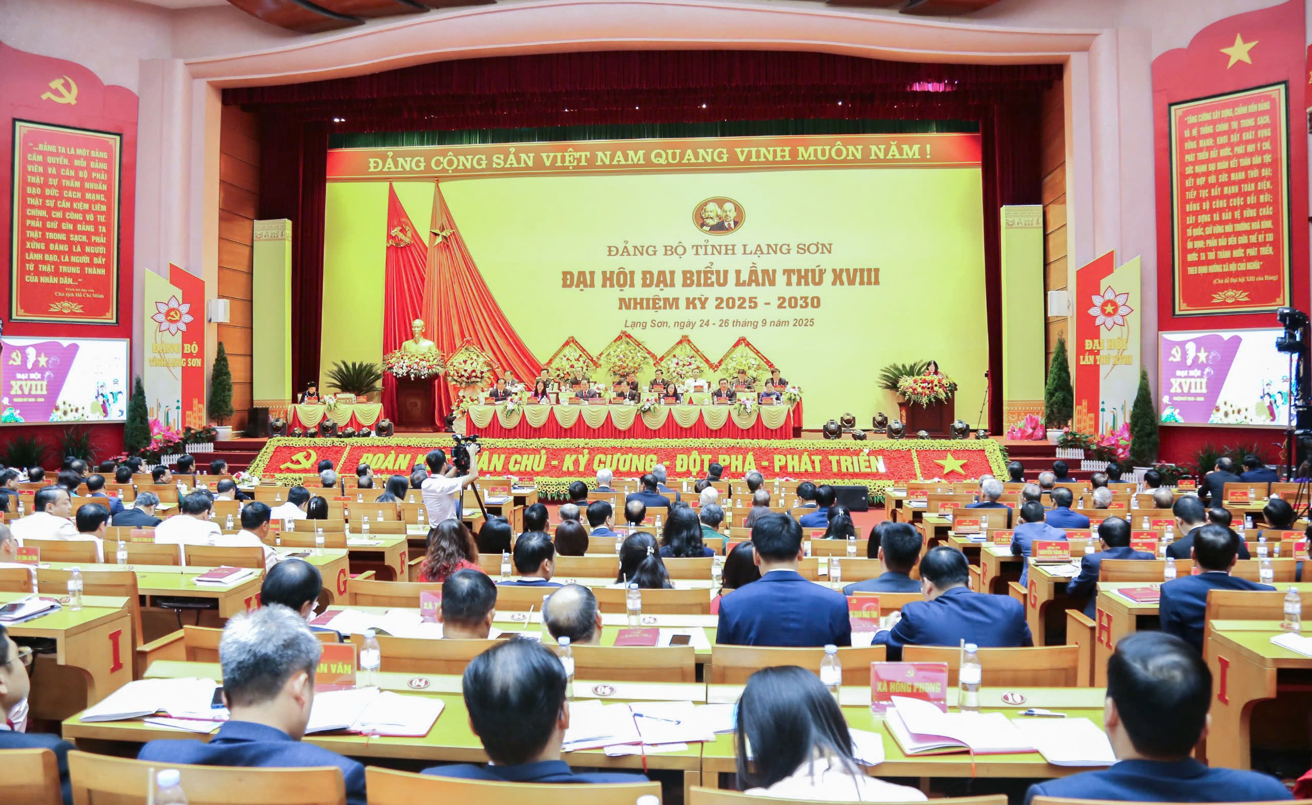 Xây dựng Lạng Sơn trở thành trung tâm logistics, xuất nhập khẩu