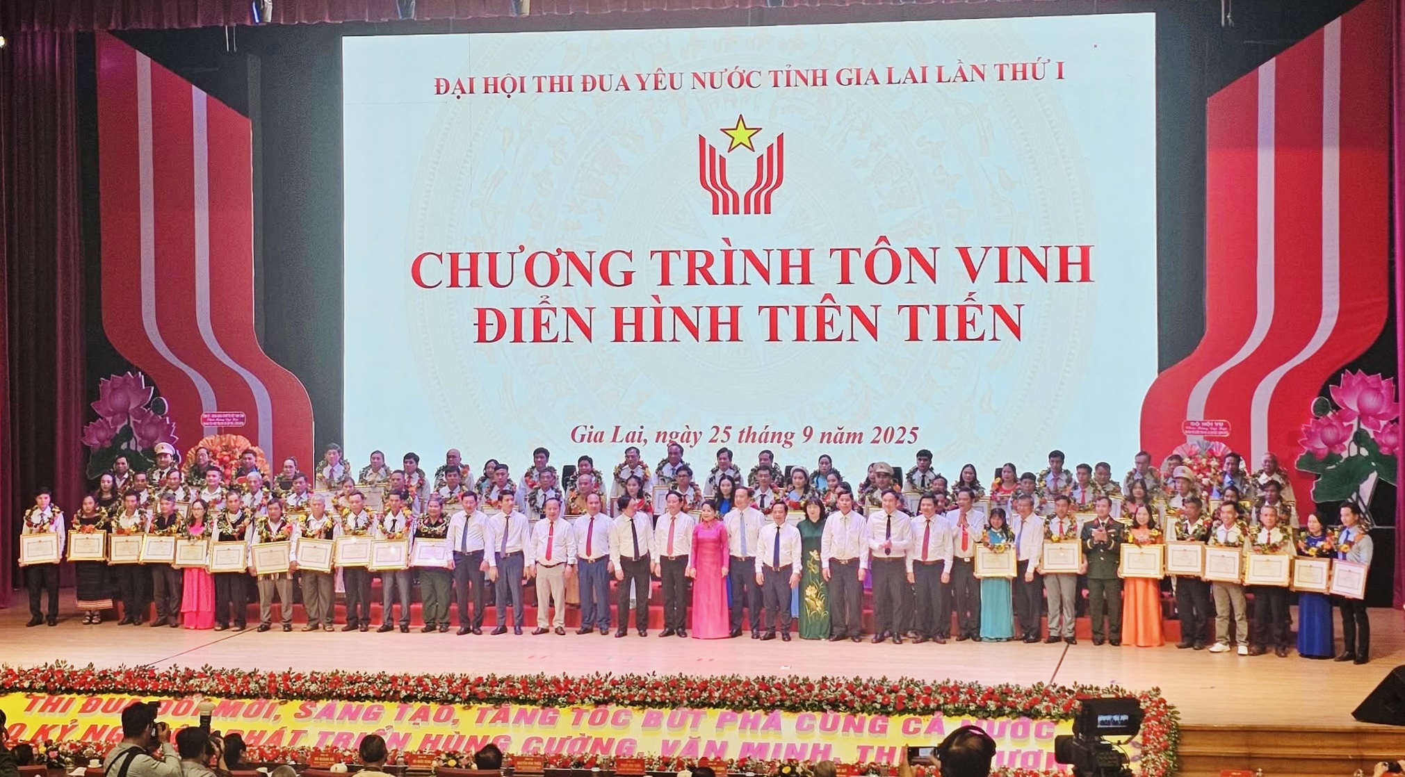 34 đại biểu Gia Lai dự Đại hội Thi đua yêu nước toàn quốc lần thứ XI
