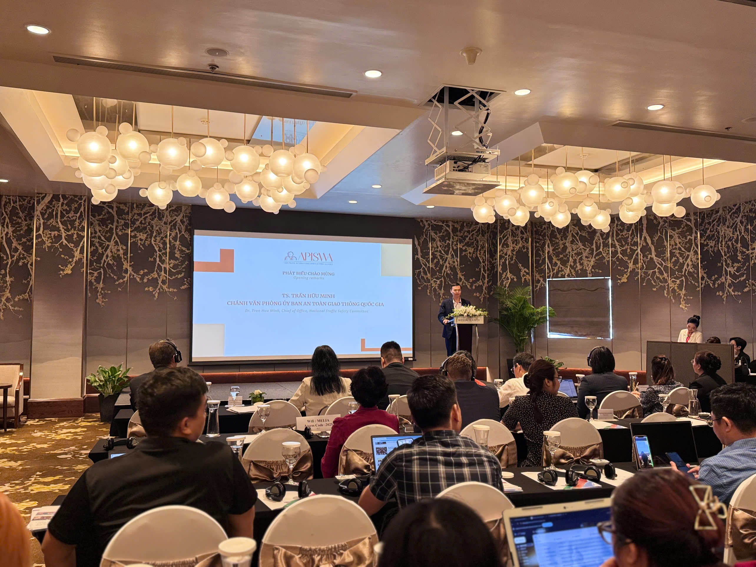 Phát triển giao thông công cộng, hạn chế rủi ro từ rượu, bia