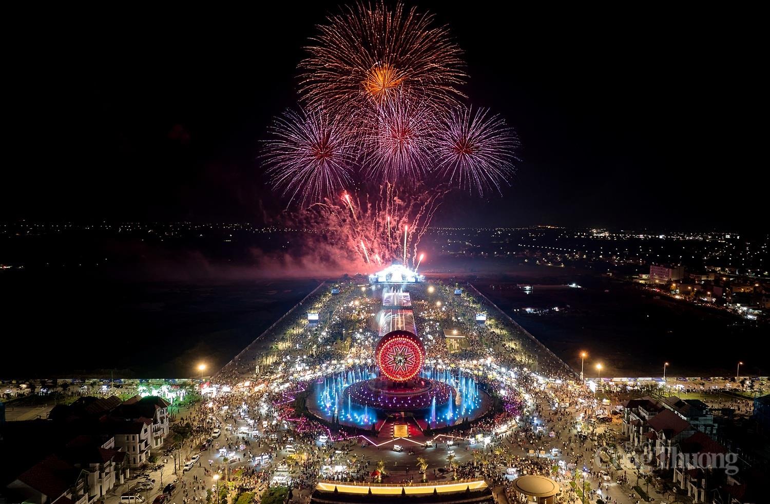 Ninh Bình bắn pháo hoa mừng khánh thành các công trình trọng điểm