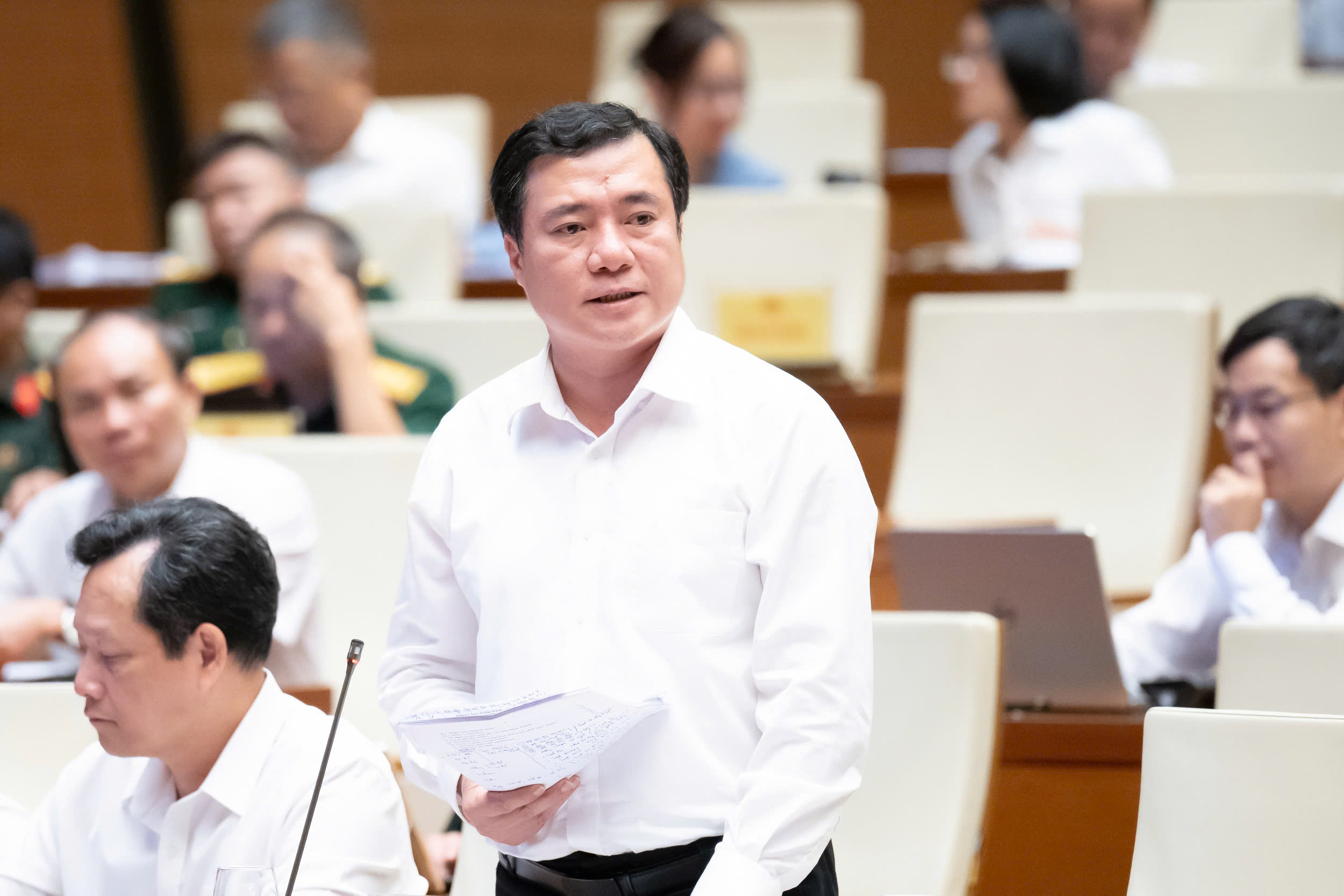 Thứ trưởng Bộ Công Thương giải trình, làm rõ dự thảo Luật Thương mại điện tử