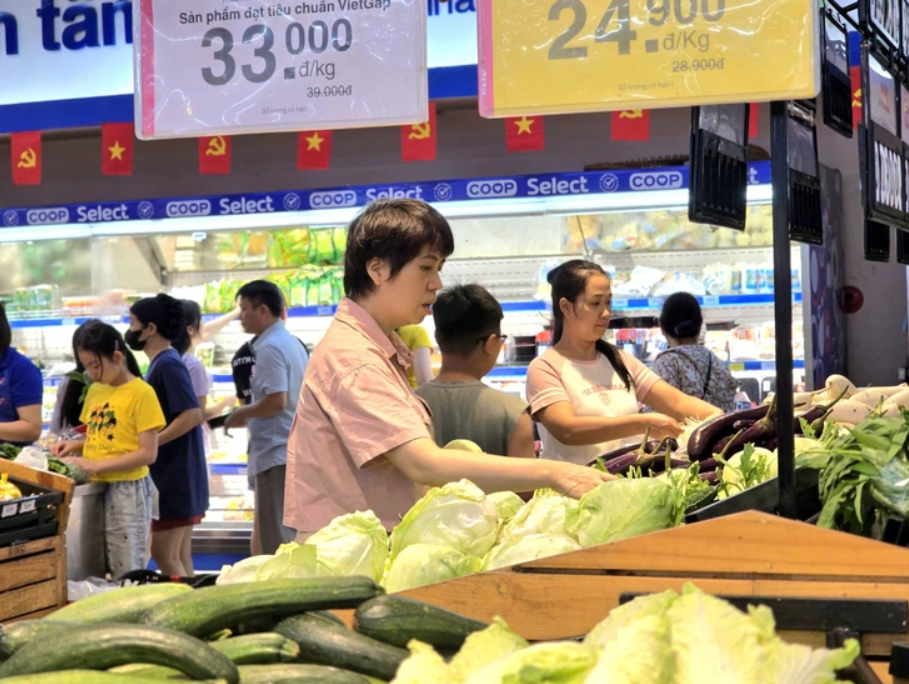 Tin Công Thương 30/9: Siêu thị giảm giá 33% thực phẩm thiết yếu, san sẻ cùng người dân sau bão số 10