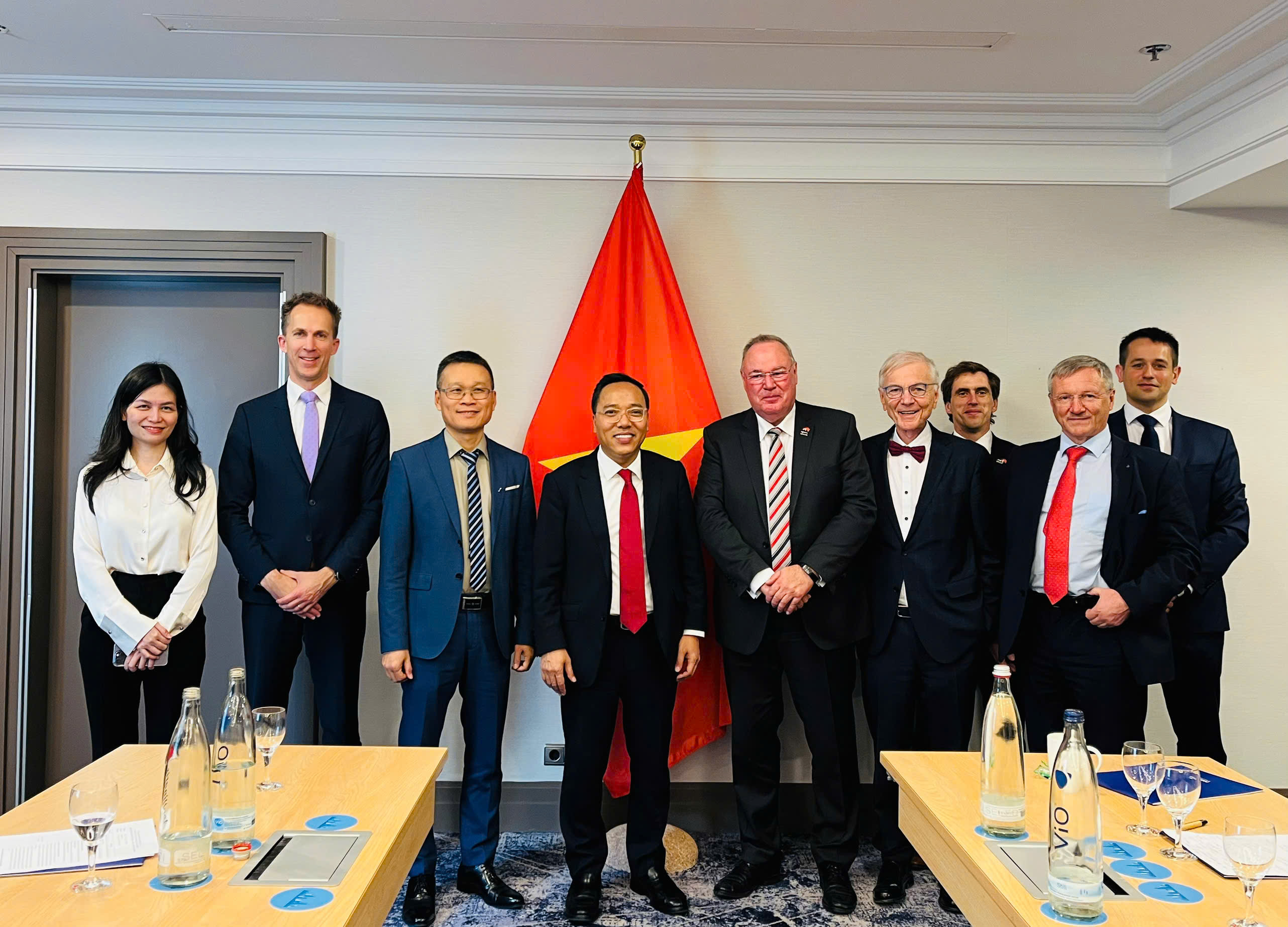 Thứ trưởng Nguyễn Hoàng Long đối thoại với doanh nghiệp Đức về năng lượng